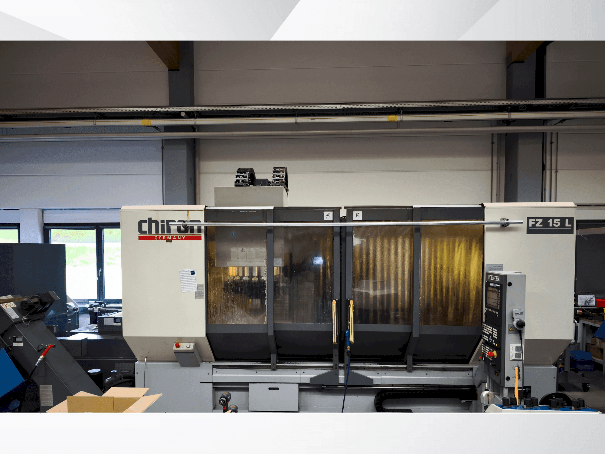 Front view of CHIRON FZ 15 L machine