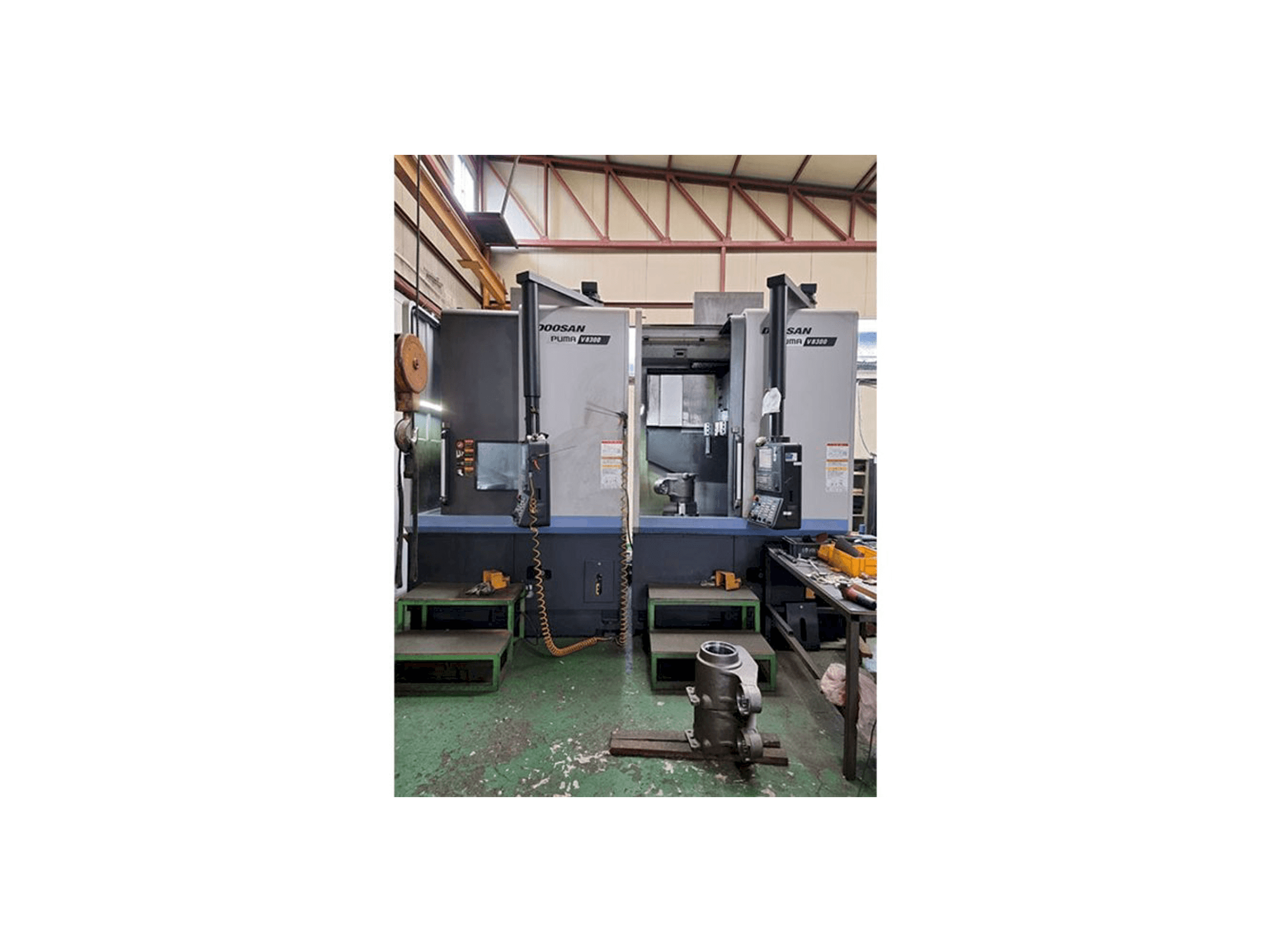 Front view of Doosan Puma V8300 machine