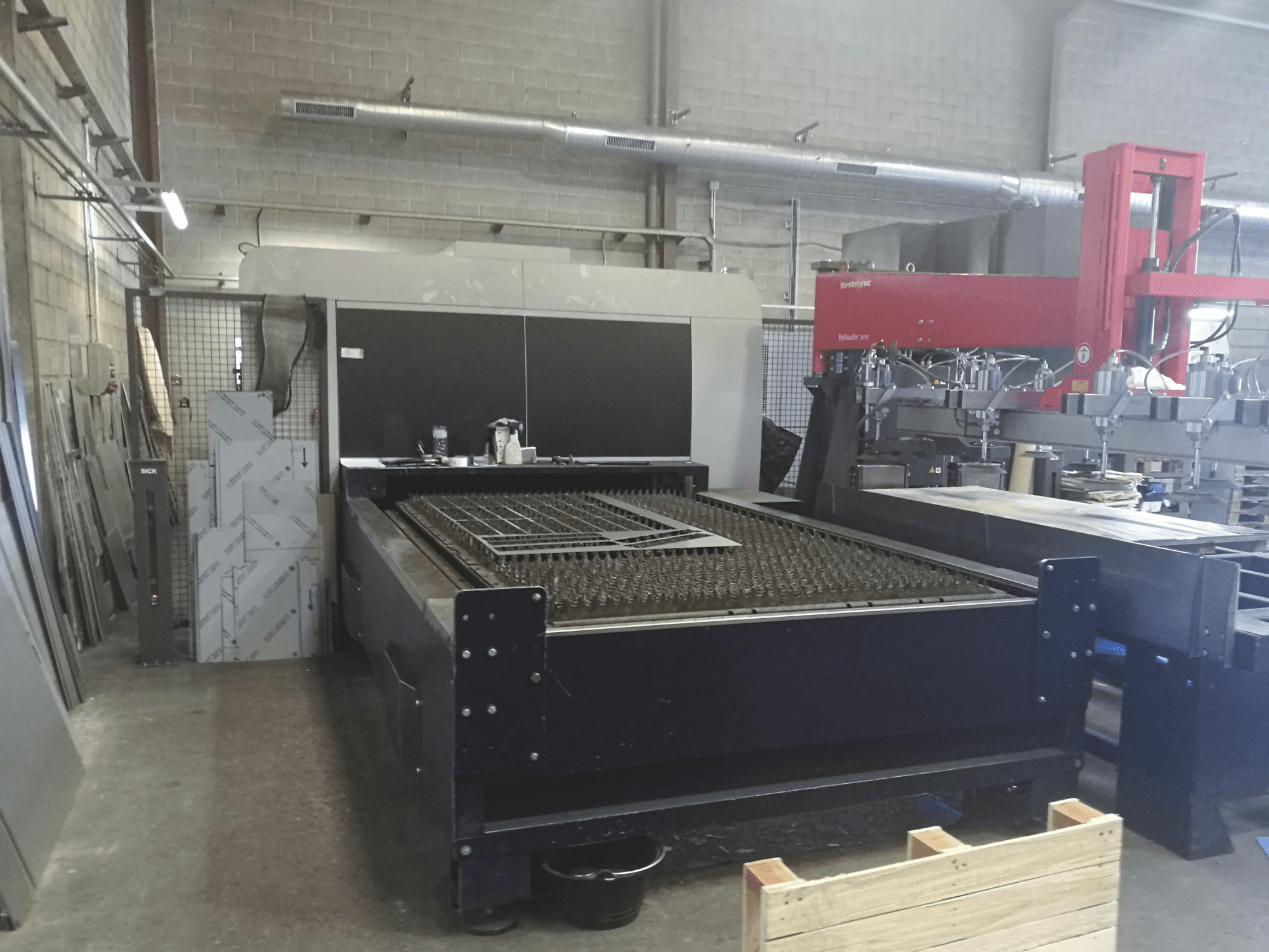 Front view of Bystronic BySprint Fiber 3015 Machine