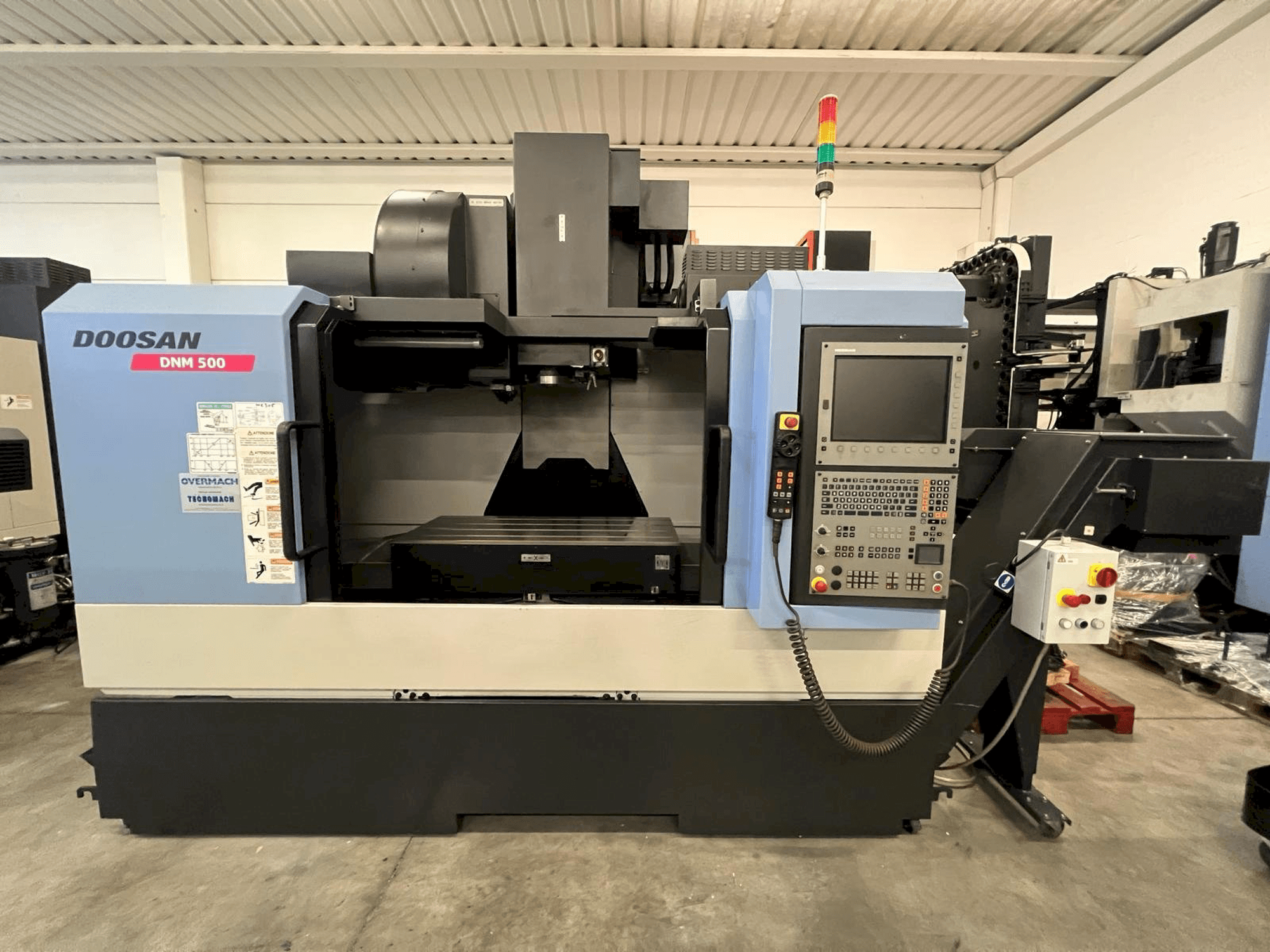 Front view of DOOSAN DNM 500 machine