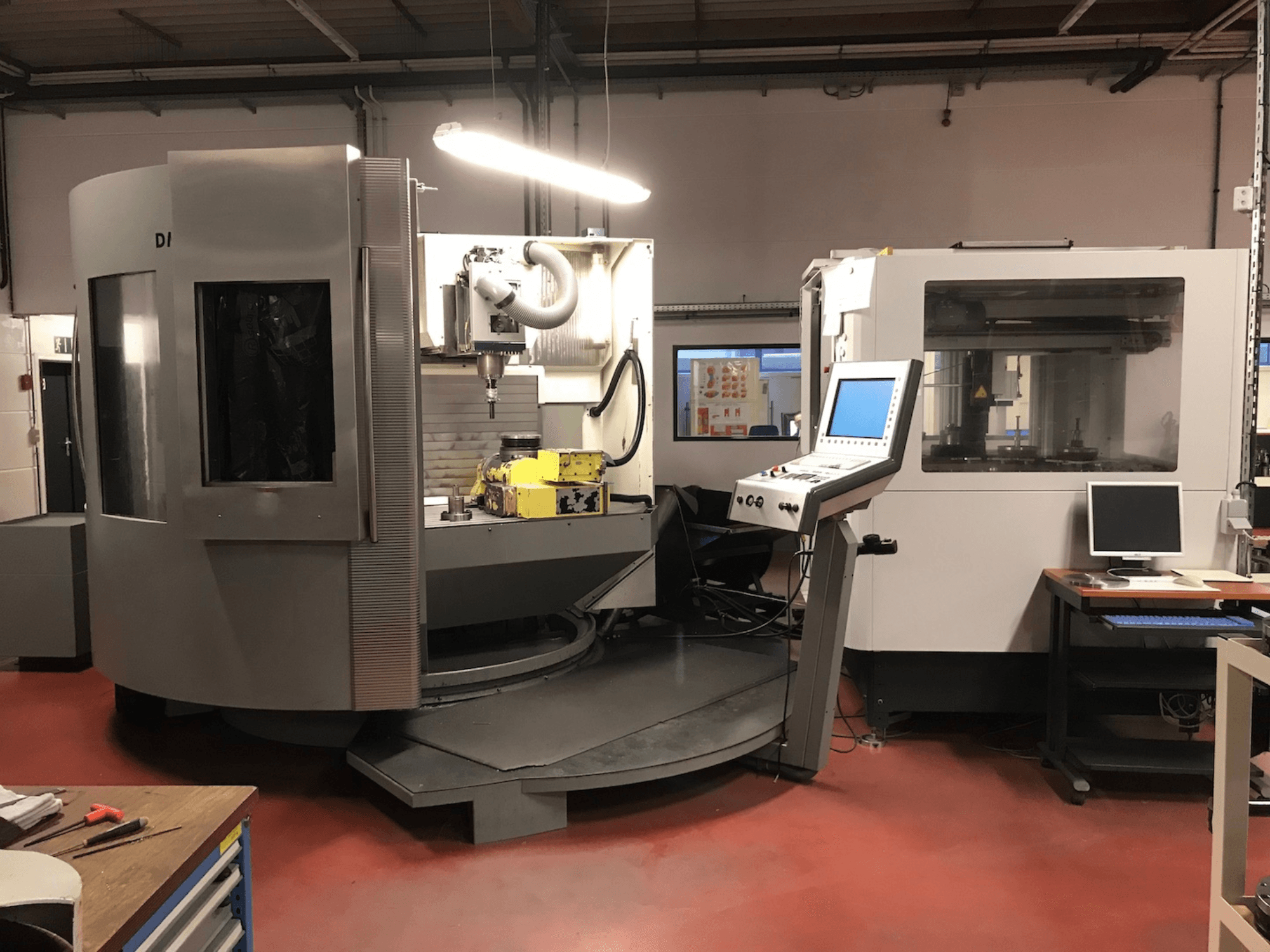 Universal Machining Centre DMU 100T by DMG DECKEL MAHO, side view showing control panel and rotating base.