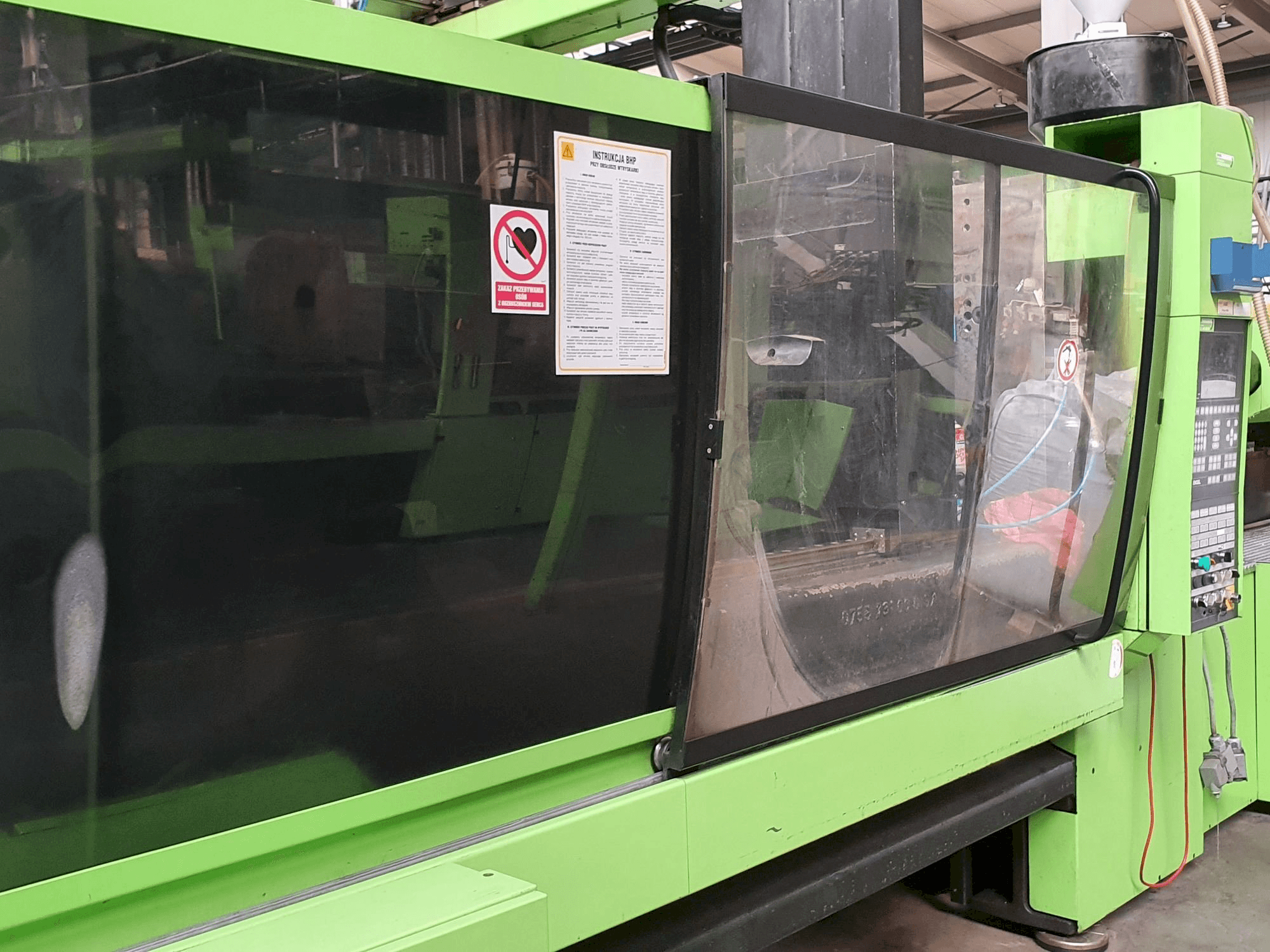 Front view of ENGEL 400 ES2550/400 HL machine