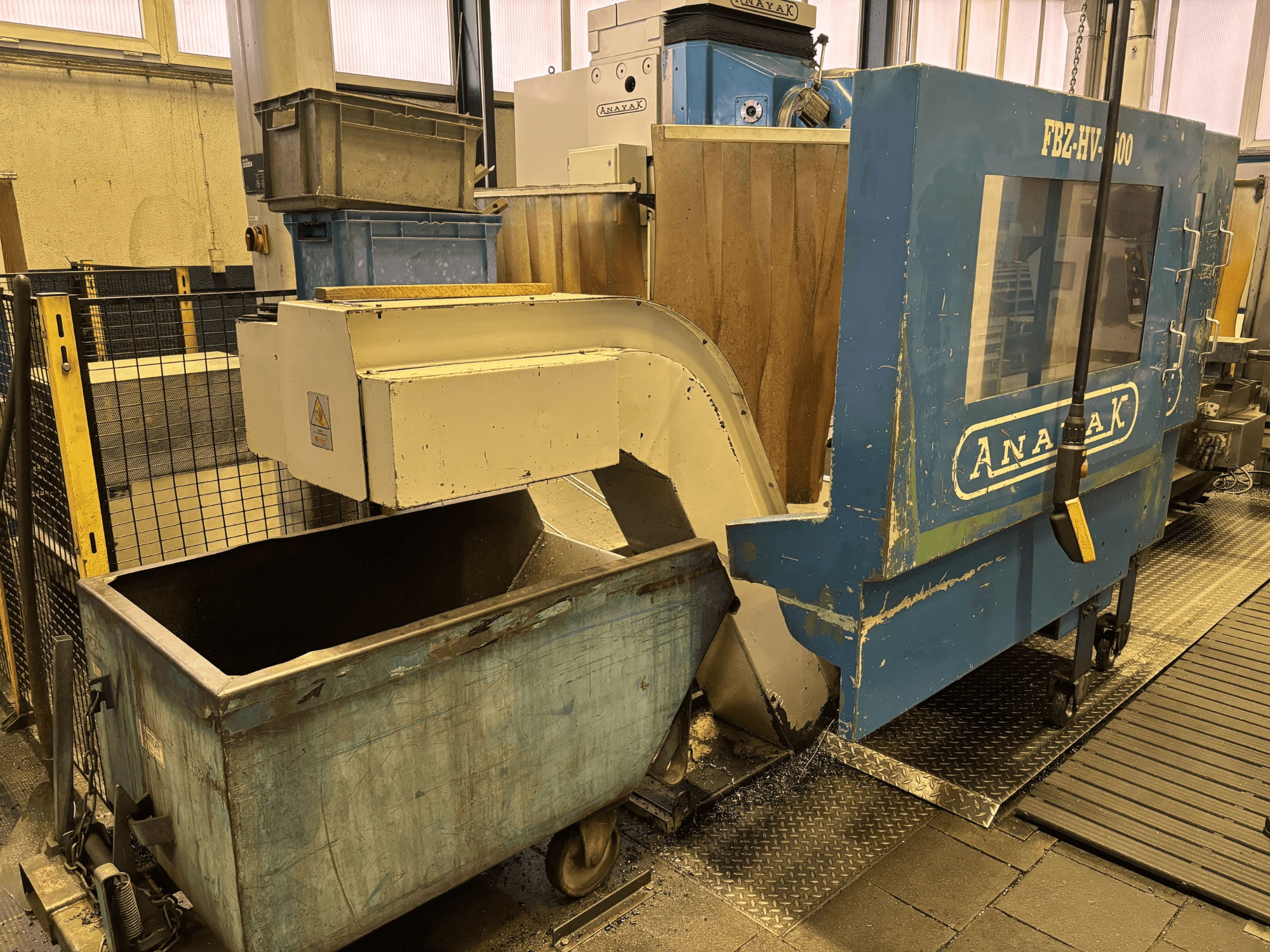 Bed Type Milling Machine ANAYAK FBZ-HV-2500 in a workshop, front view showcasing control panel and accessory bins.