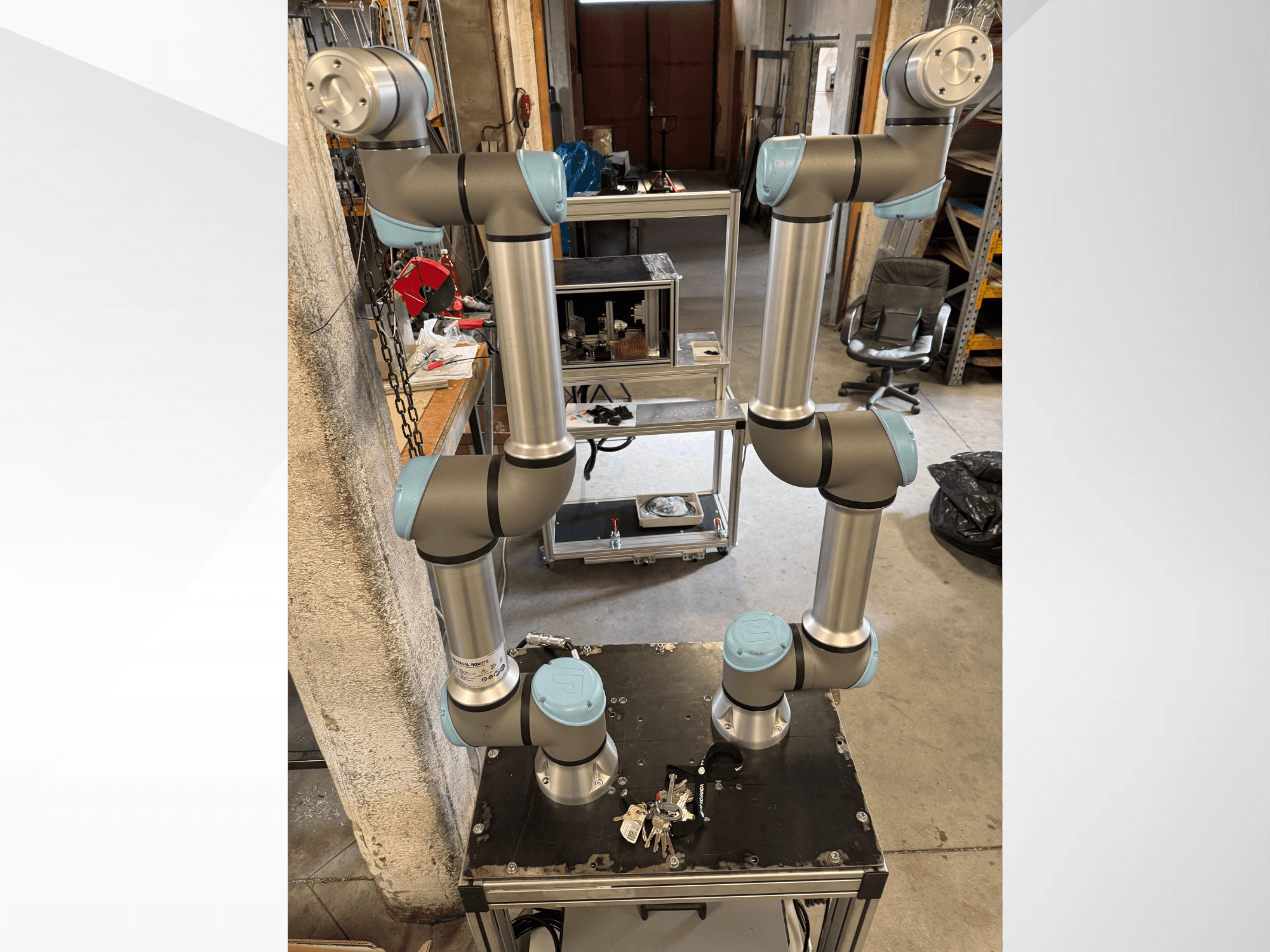 Universal Robots UR5e robot arm displayed from a top view, showcasing multi-jointed aluminum structure and gray-blue joints.