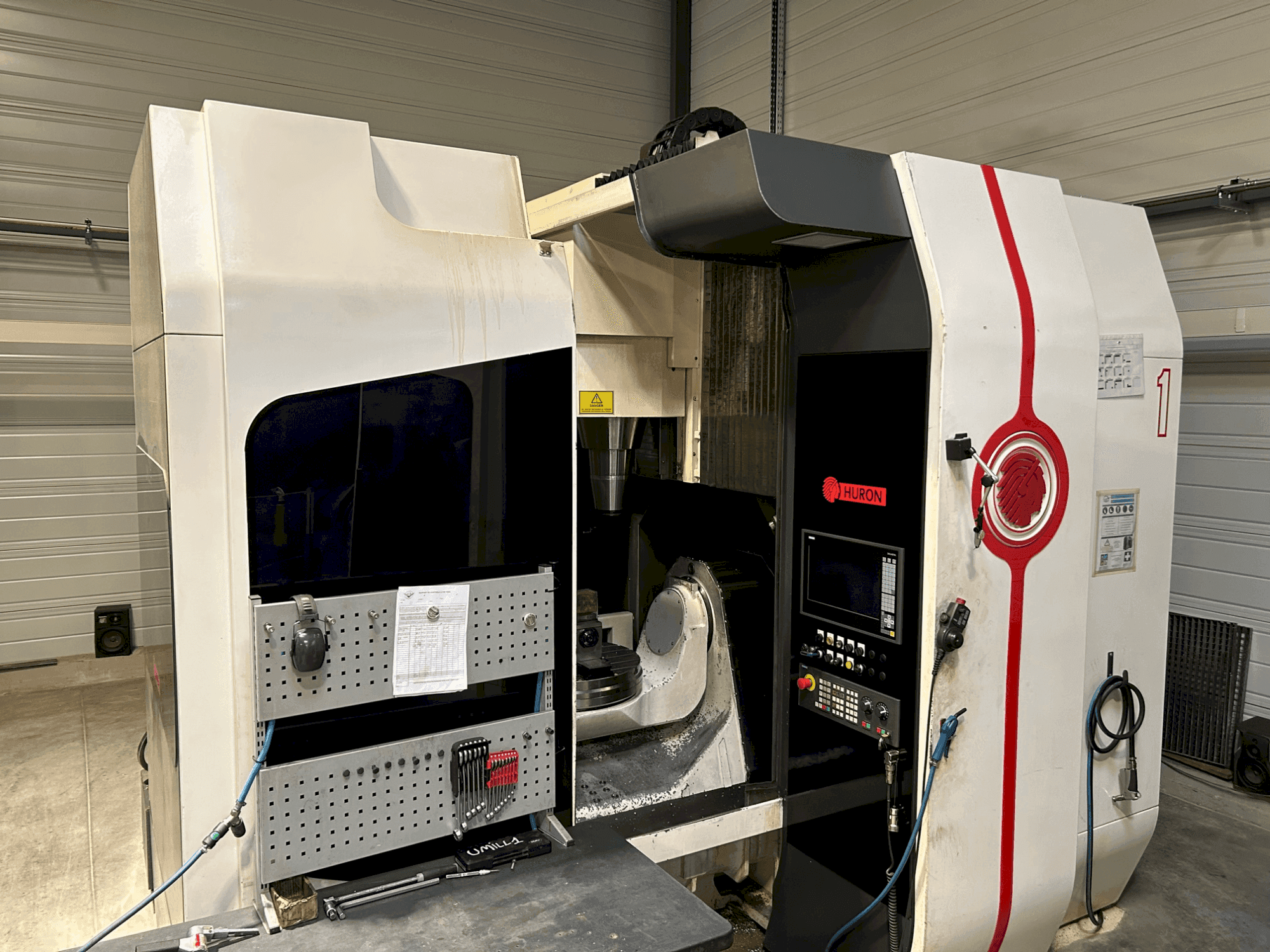 Front view of Huron UMILL 6 machine