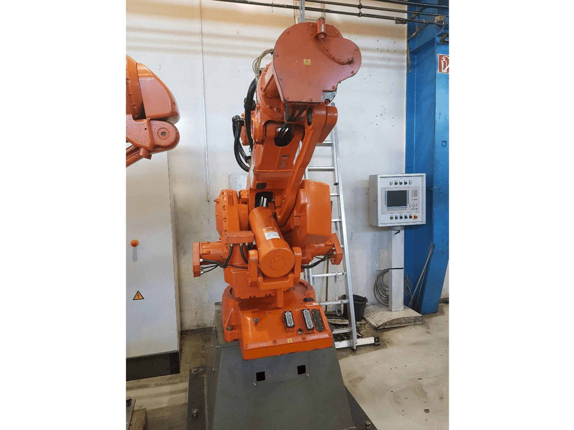 Front view of ABB IRB 6400 RM 2000 machine