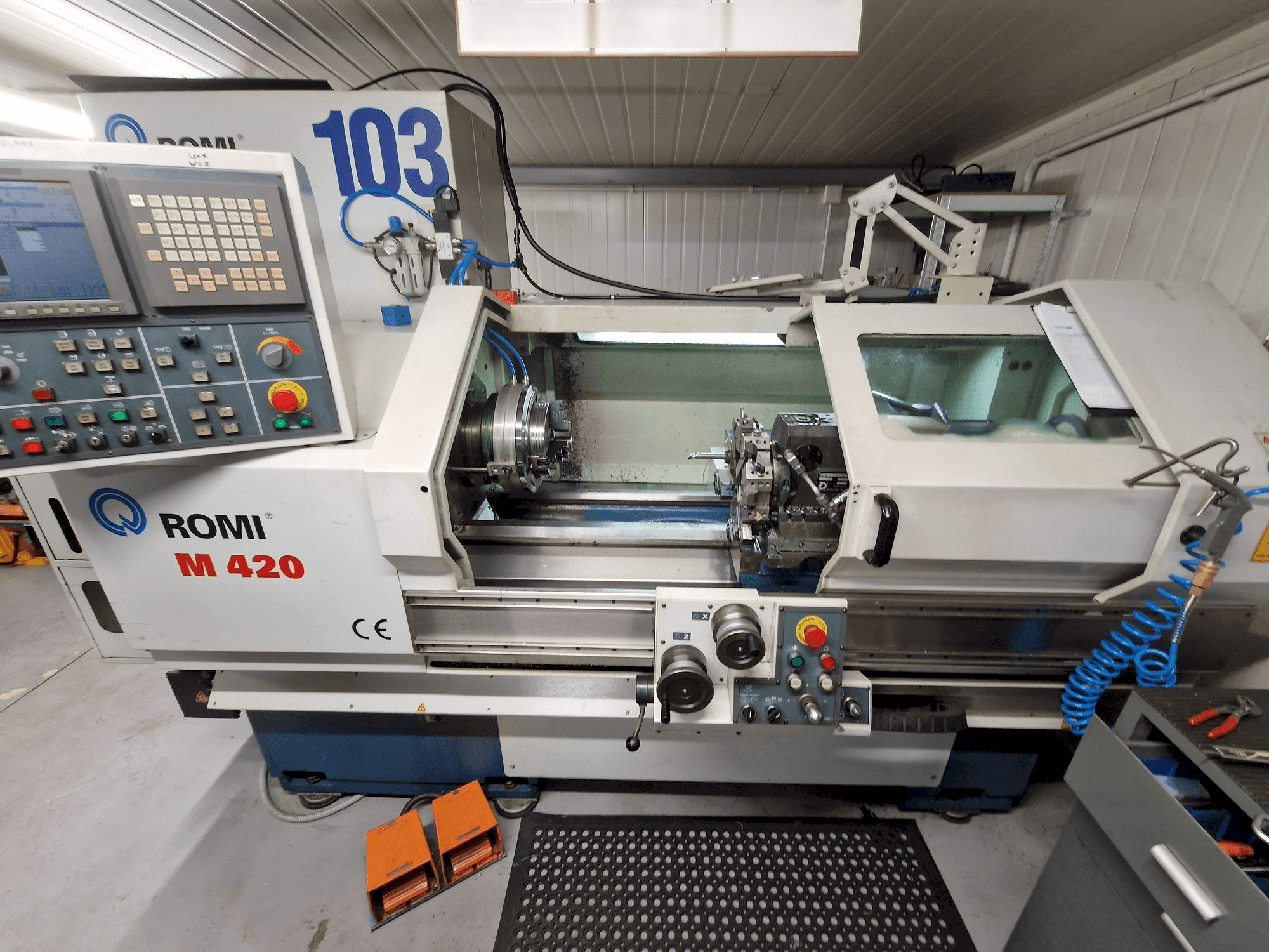 Front view of Romi M 420 machine