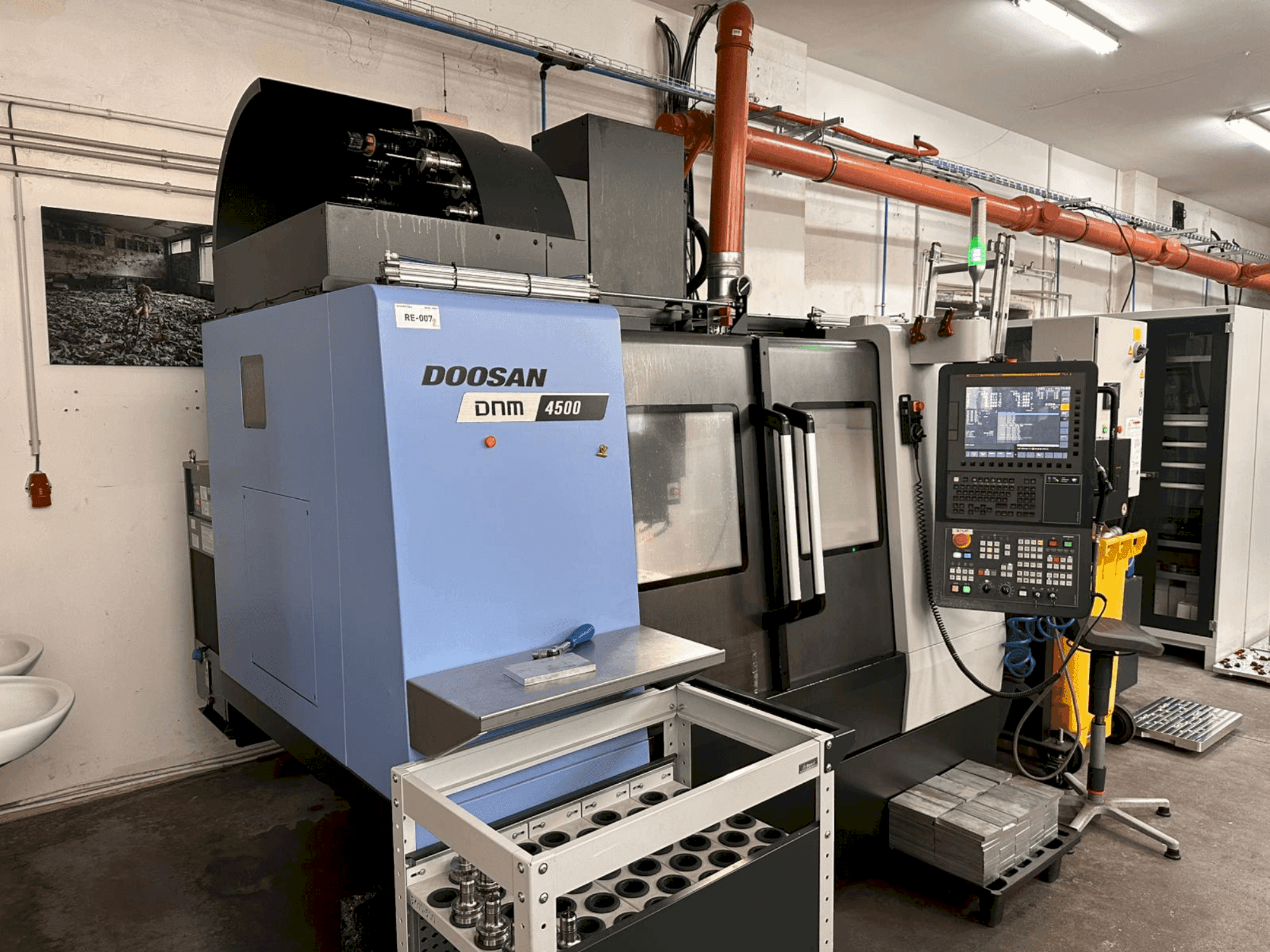 Front view of DOOSAN DNM 4500 machine
