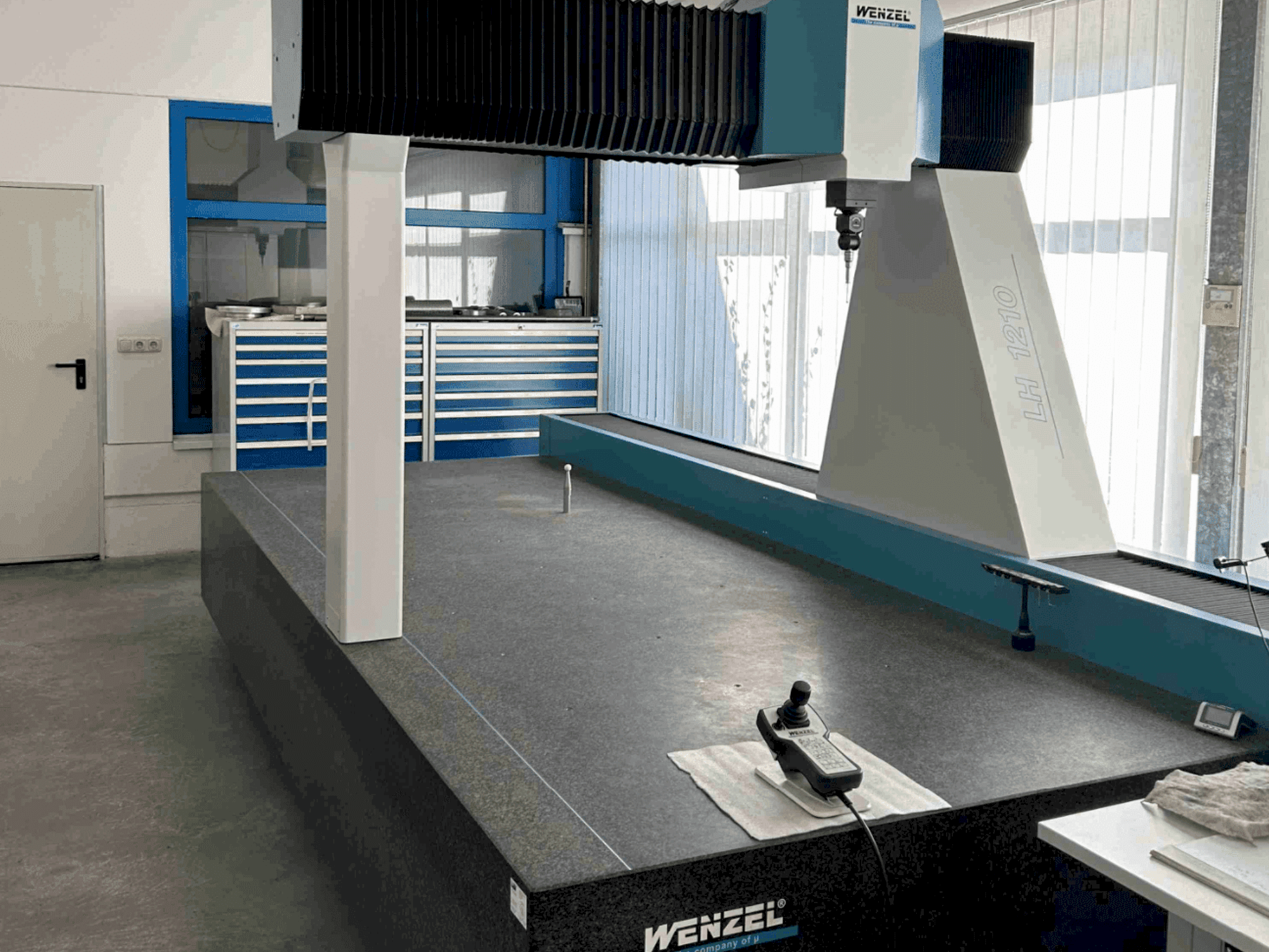 Front view of Wenzel LH 1210 machine