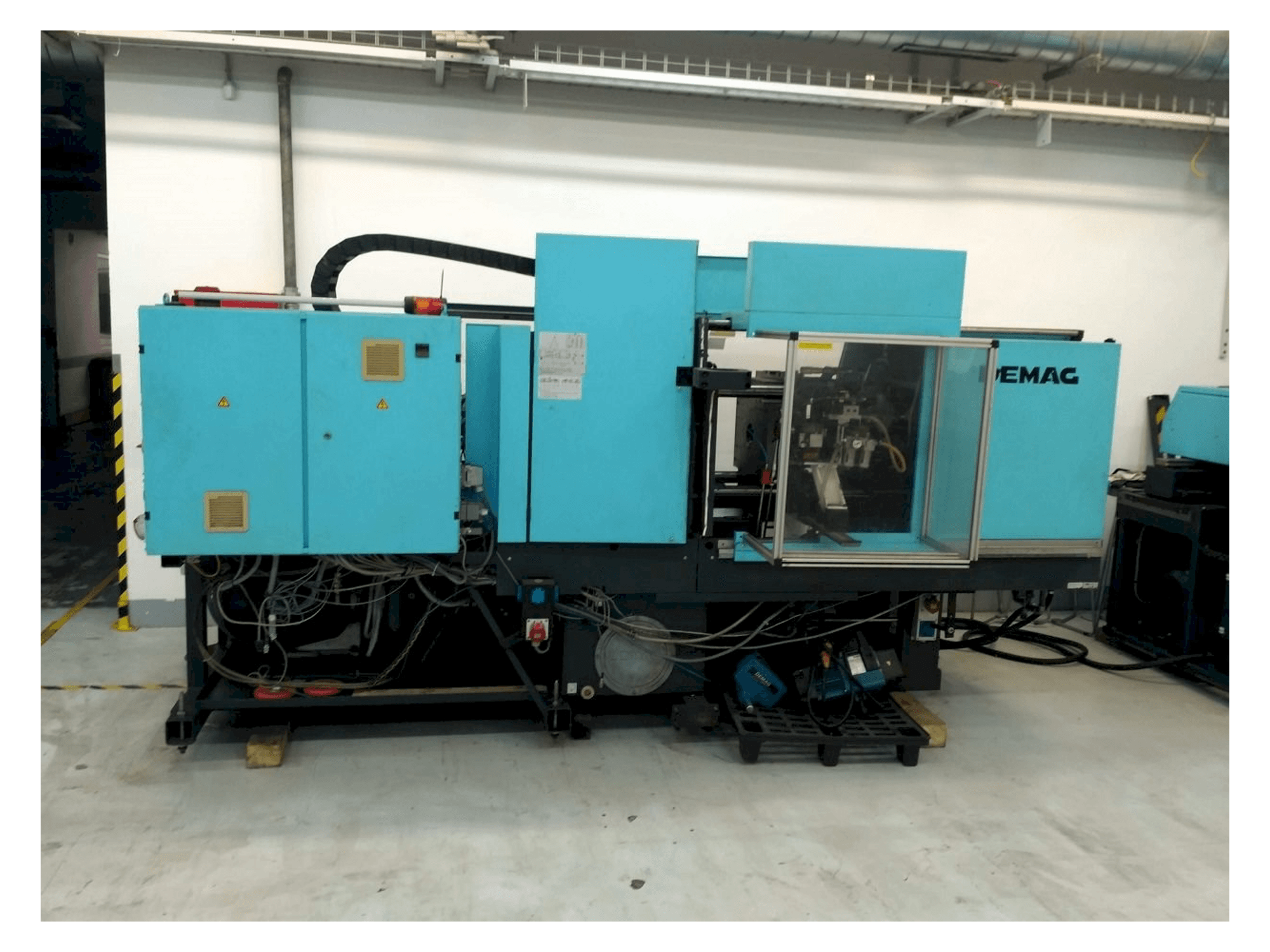 Front view of DEMAG Ergotech Concept 800-200 machine