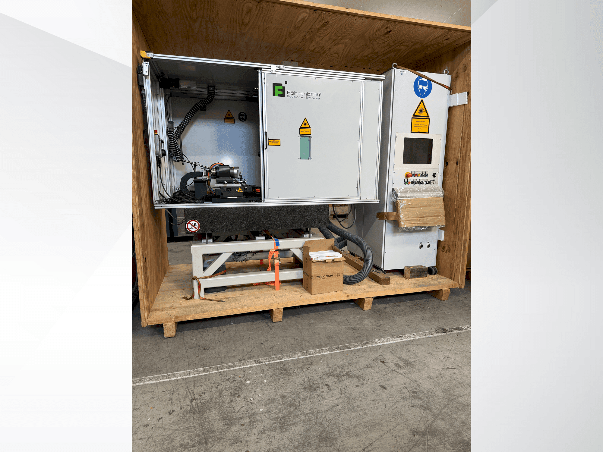Side view of LASAG KLS 246 CL60 machine