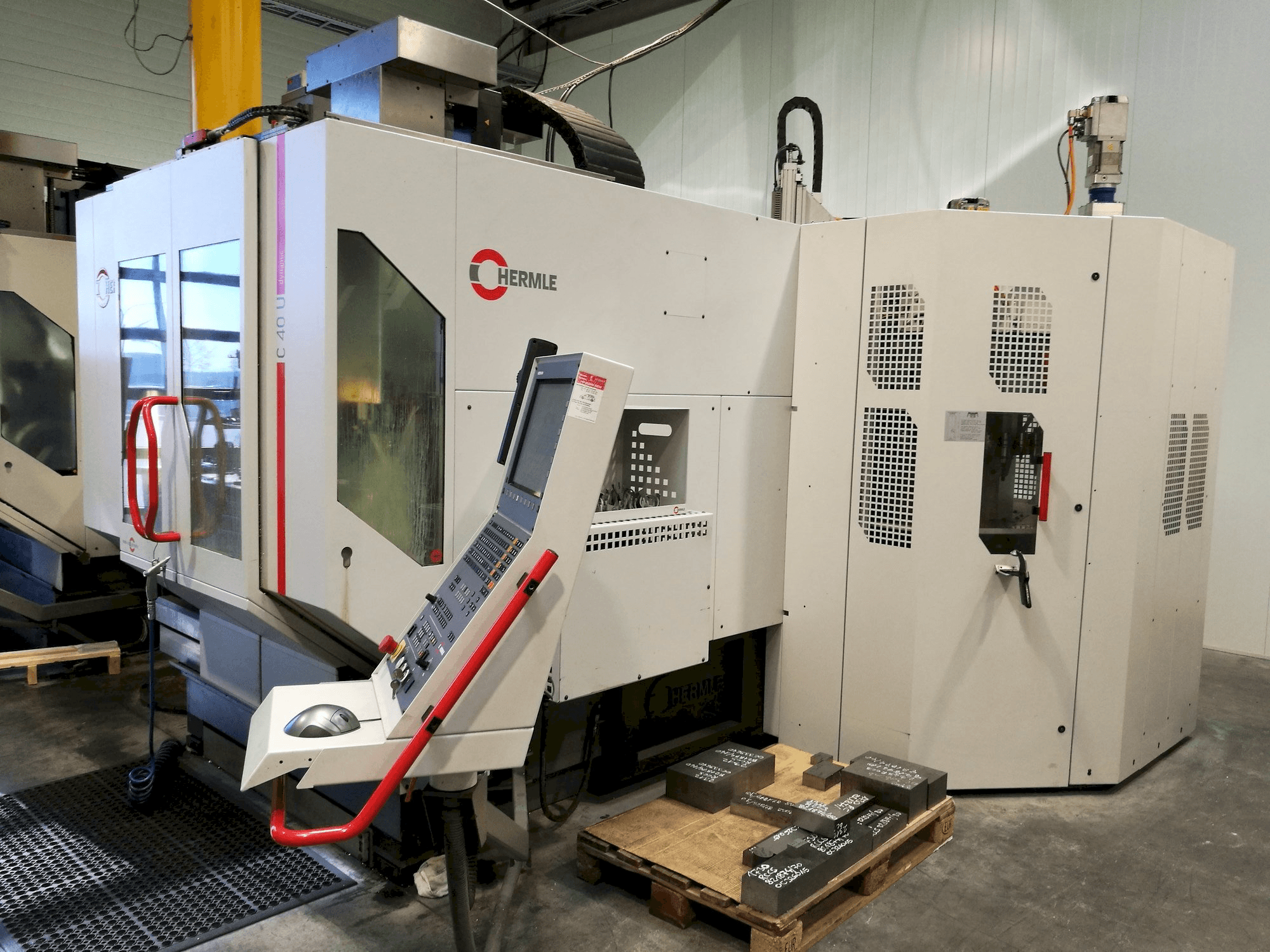 Front view of HERMLE C40U dynamic machine