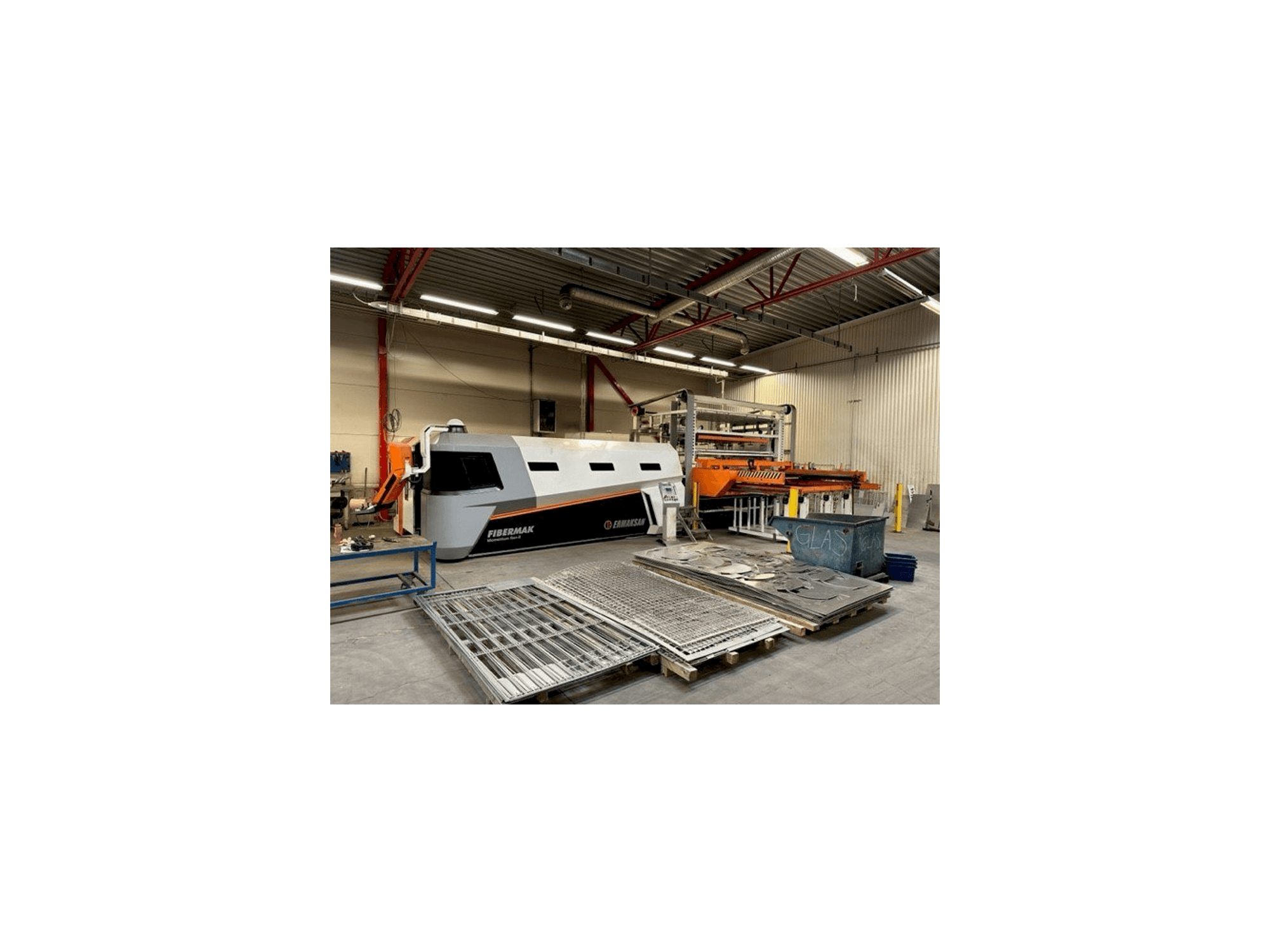 Front view of ERMAKSAN Fibermak 4KW machine