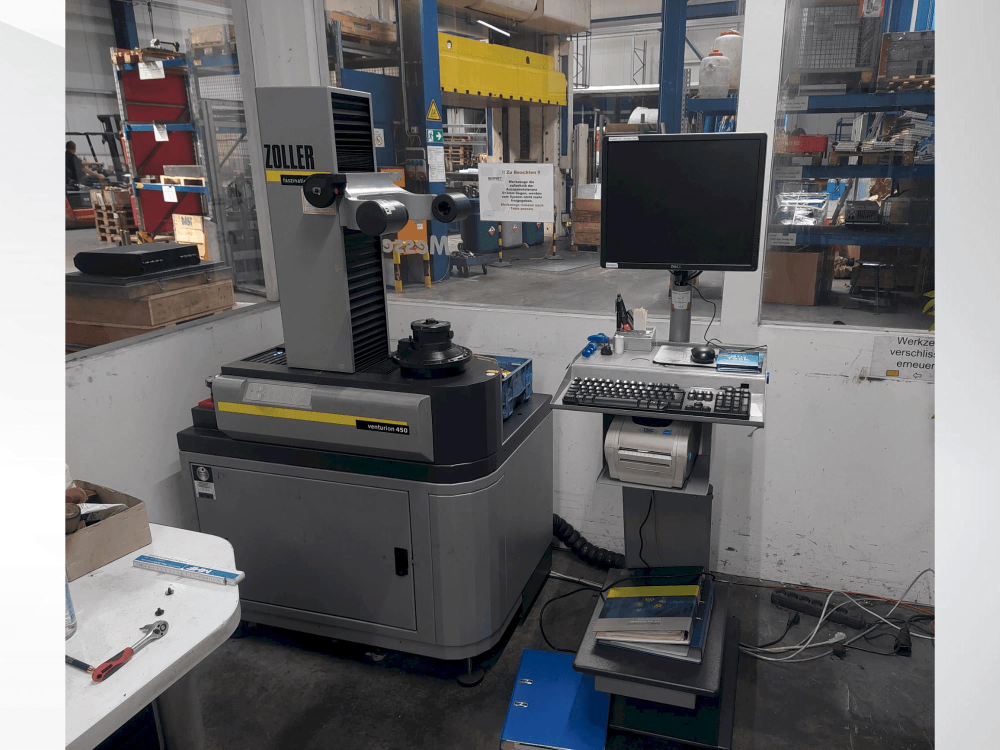 Front view of Zoller venturion 450 machine