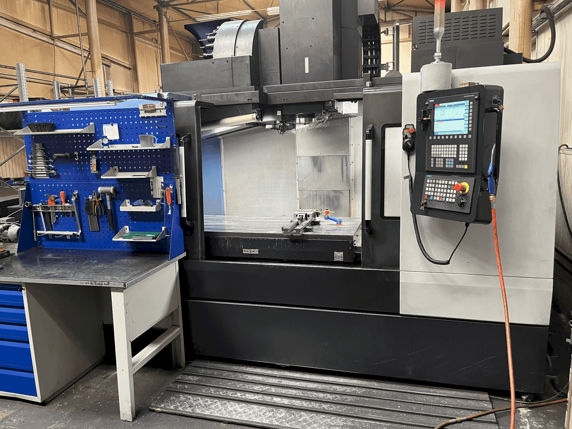 Front view of DOOSAN DNM 6700 machine