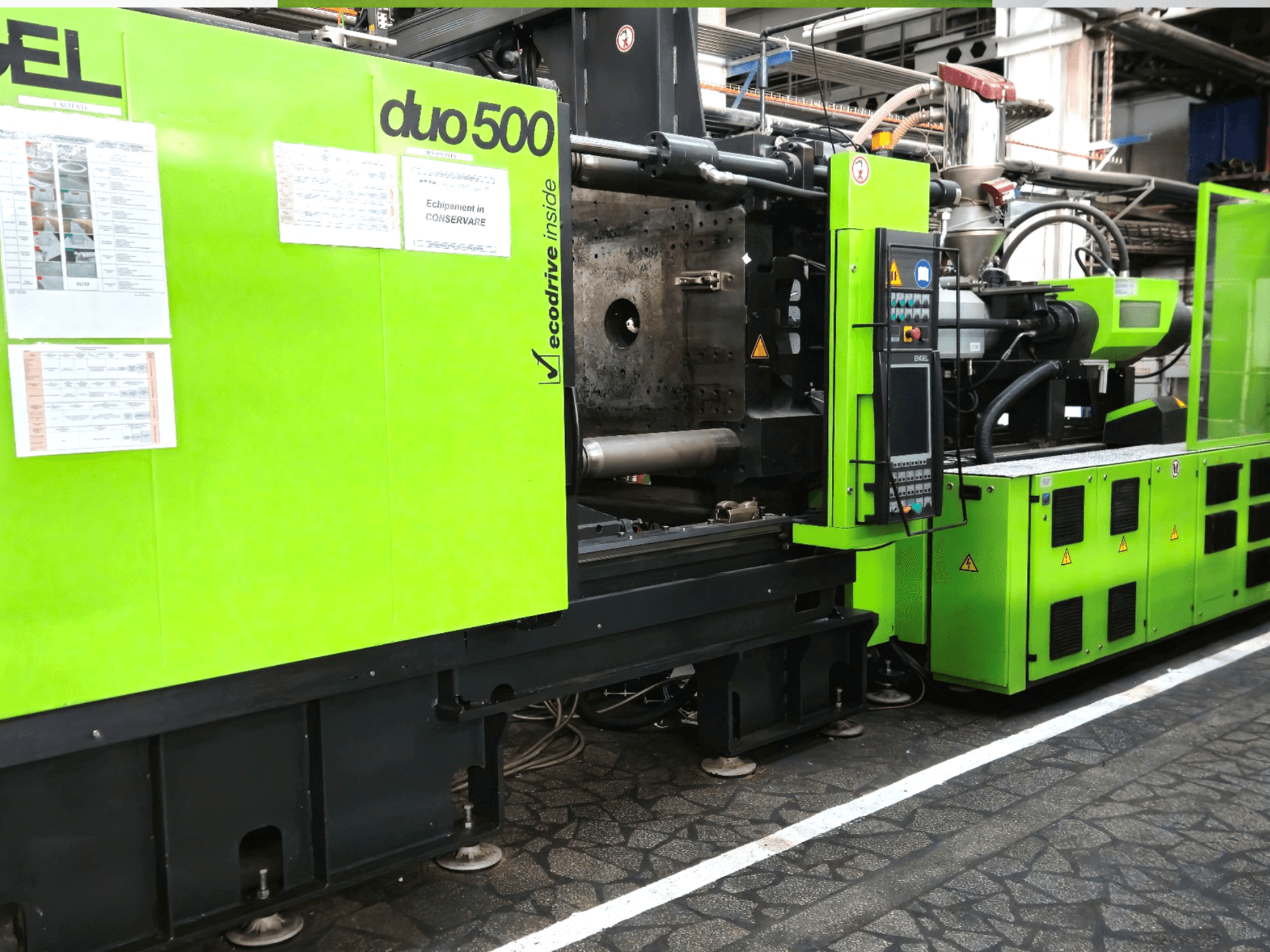 Green industrial machine Ergotron duo 500, front view; featuring control panel, technical details, and equipment safety labels.