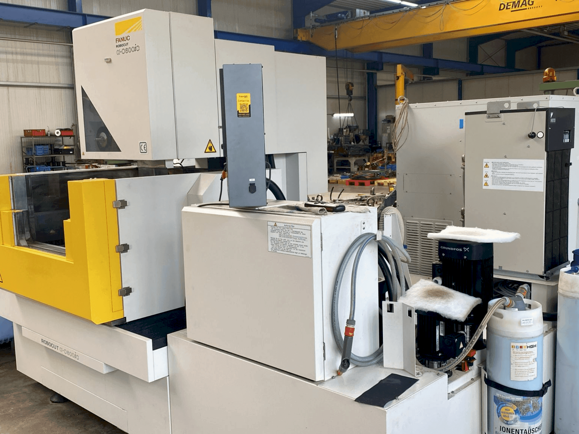 Front view of FANUC Robocut a-C600iC - Z400 machine