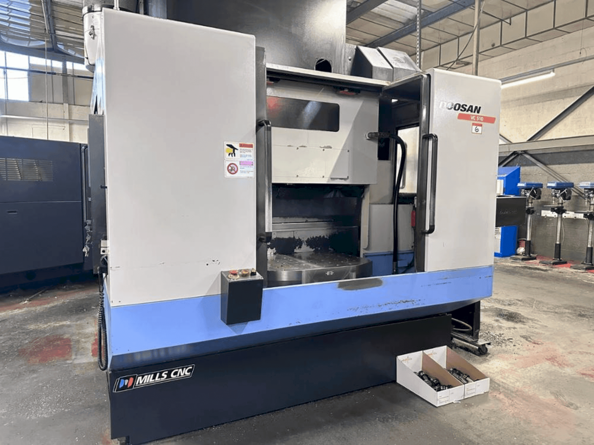 Front view of DOOSAN VC 510 machine