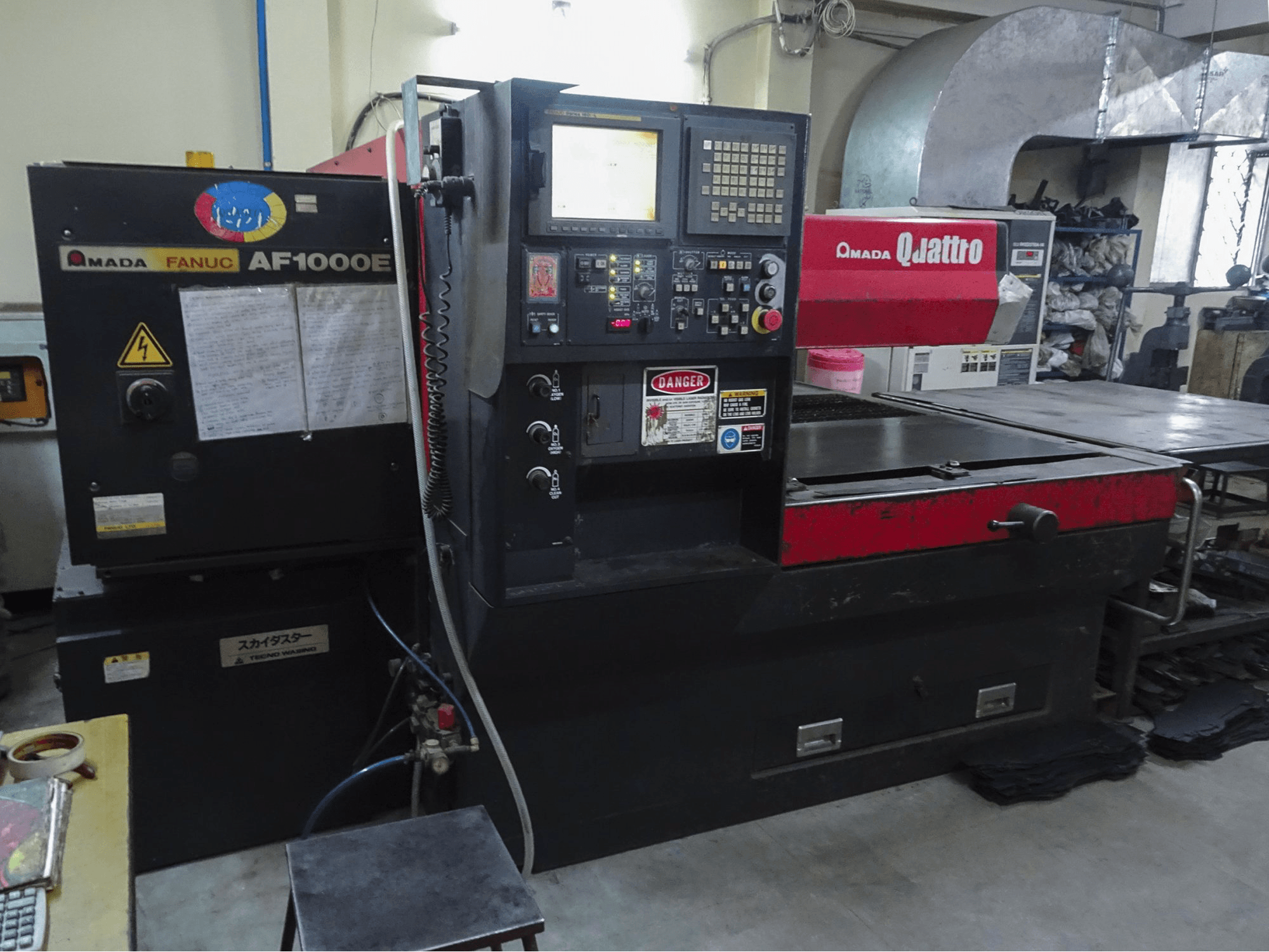 Left view of AMADA Quattro AF1000E machine