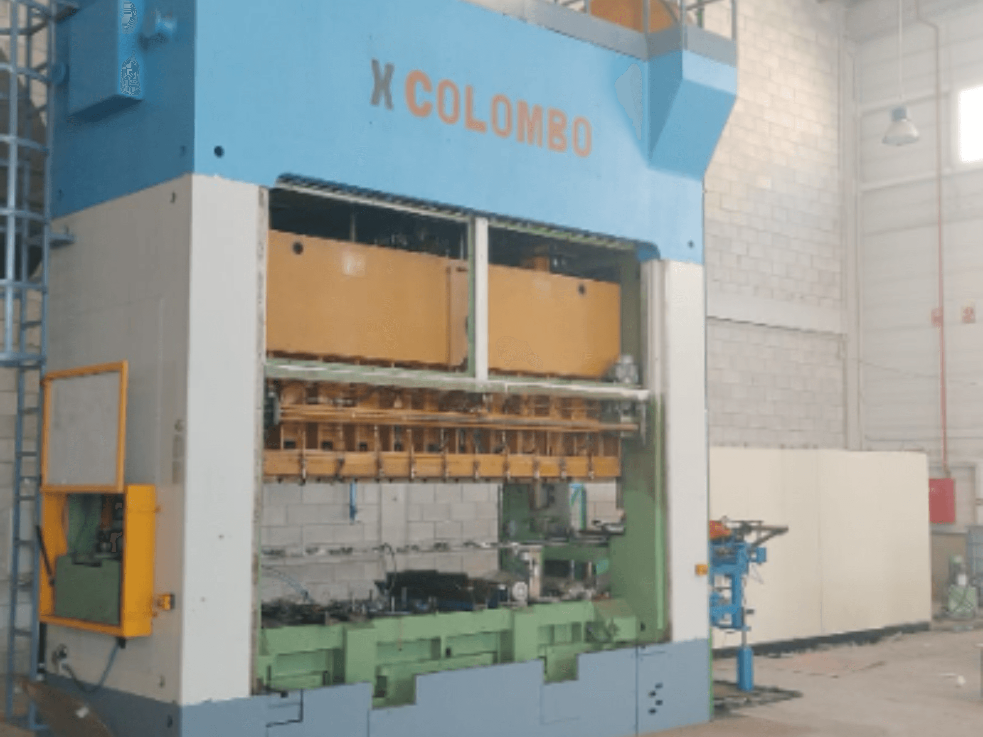 Mechanical stamping press Colombo Agostino T231A315, front view, showcasing machinery components and operational features.