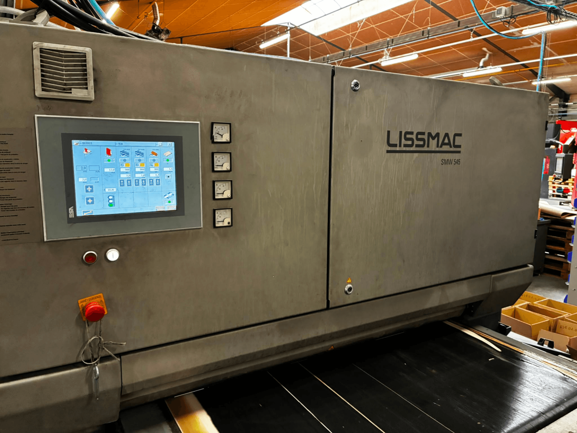 LISSMAC SMW 545 RTTB deburring machine in side view, featuring a control panel with touchscreen and gauges.