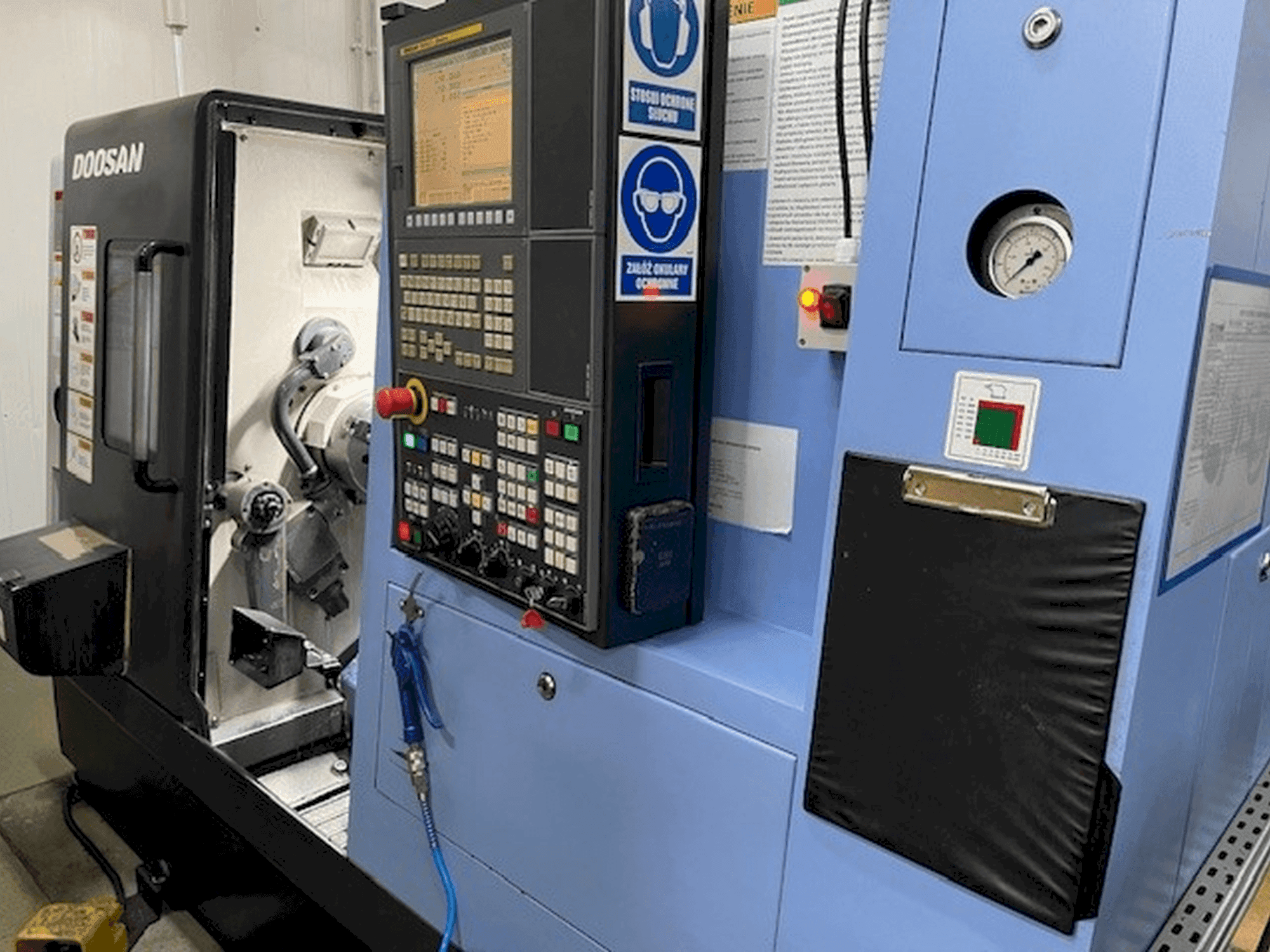 Front view of DOOSAN Lynx 220 LMA machine