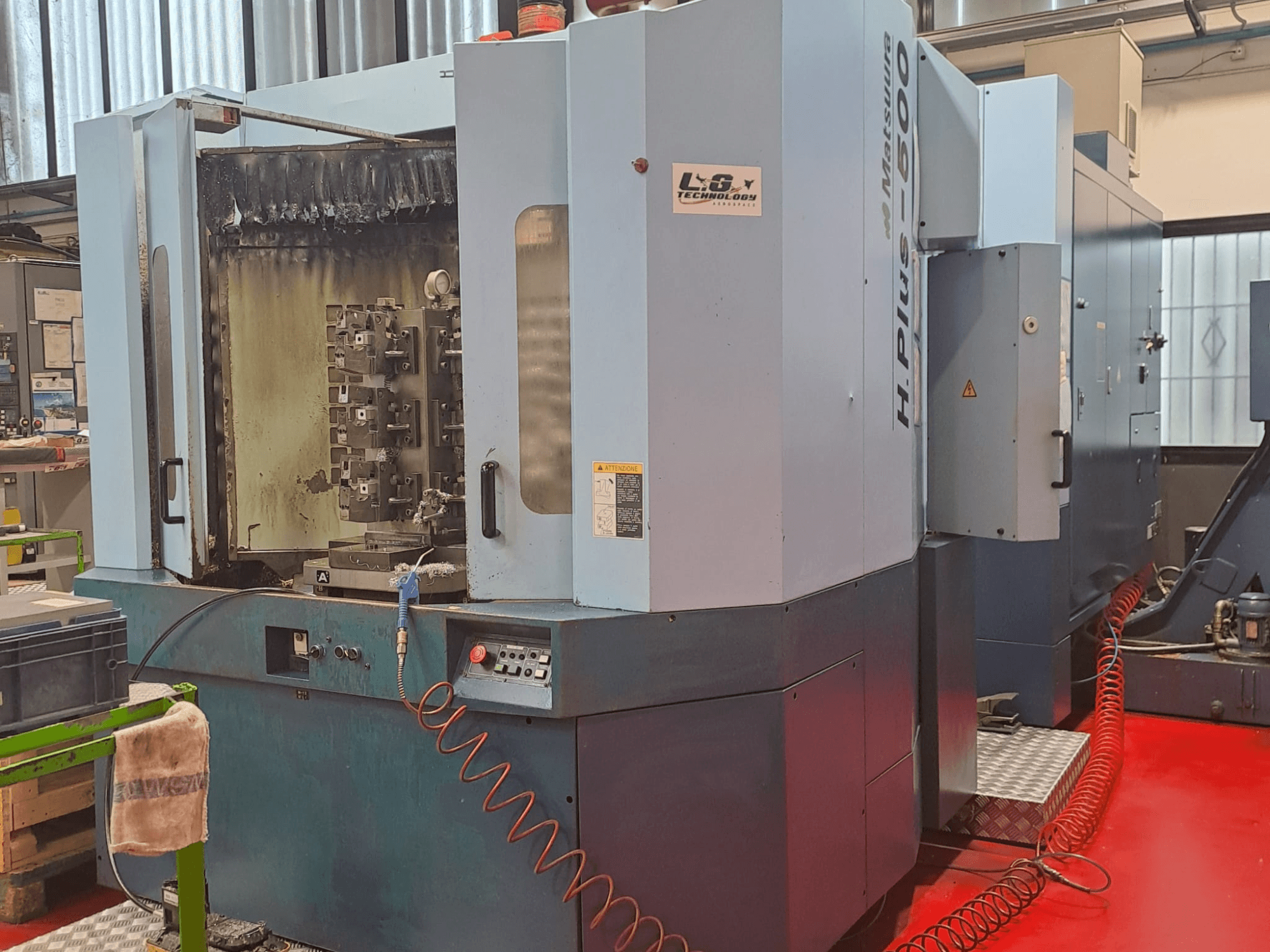 Matsuura H.PLUS-500 horizontal machining centre, side view, showcasing controls and spindle with visible wear signs.