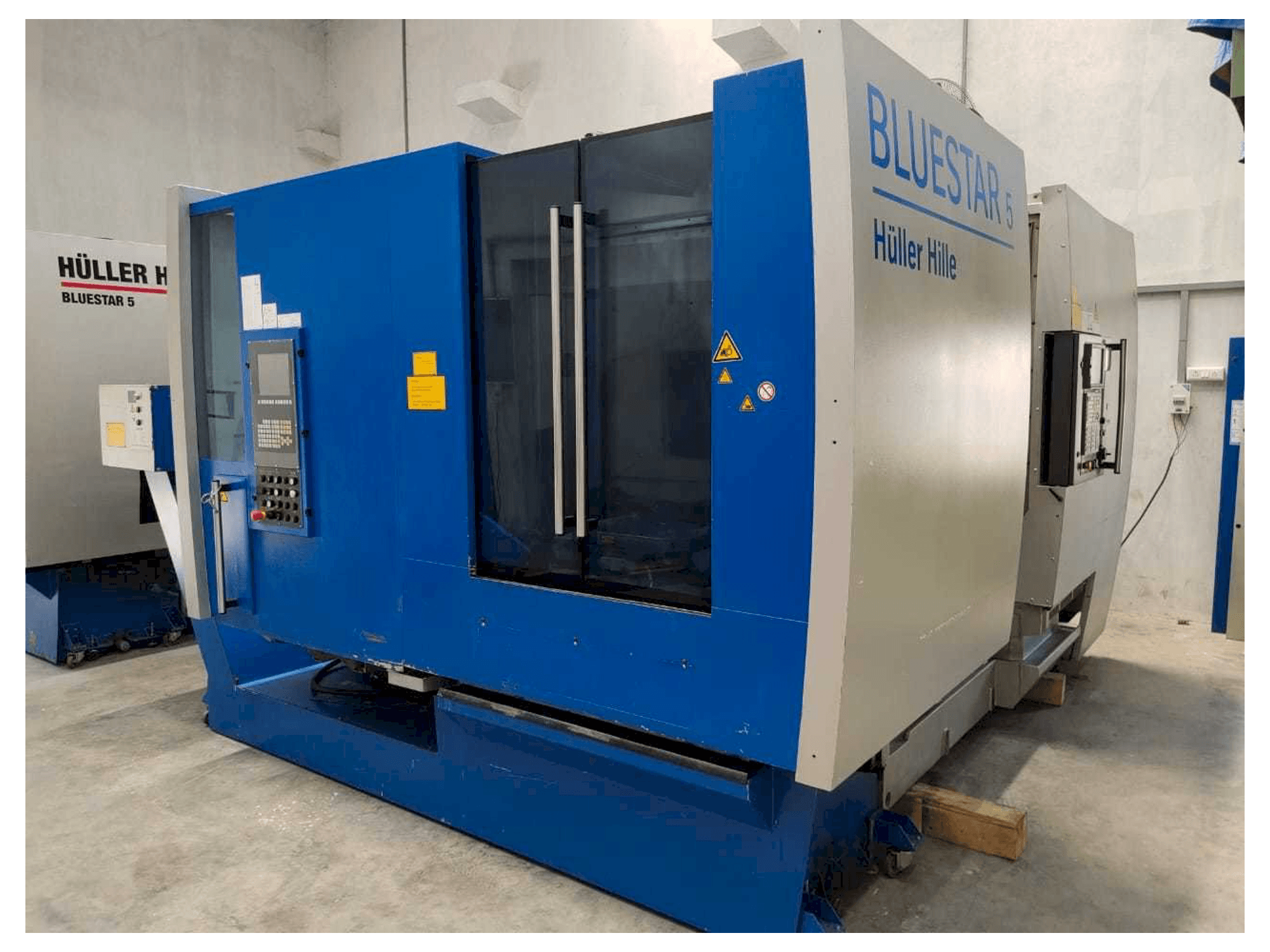 Front view of Hueller Hille Bluestar 5 machine