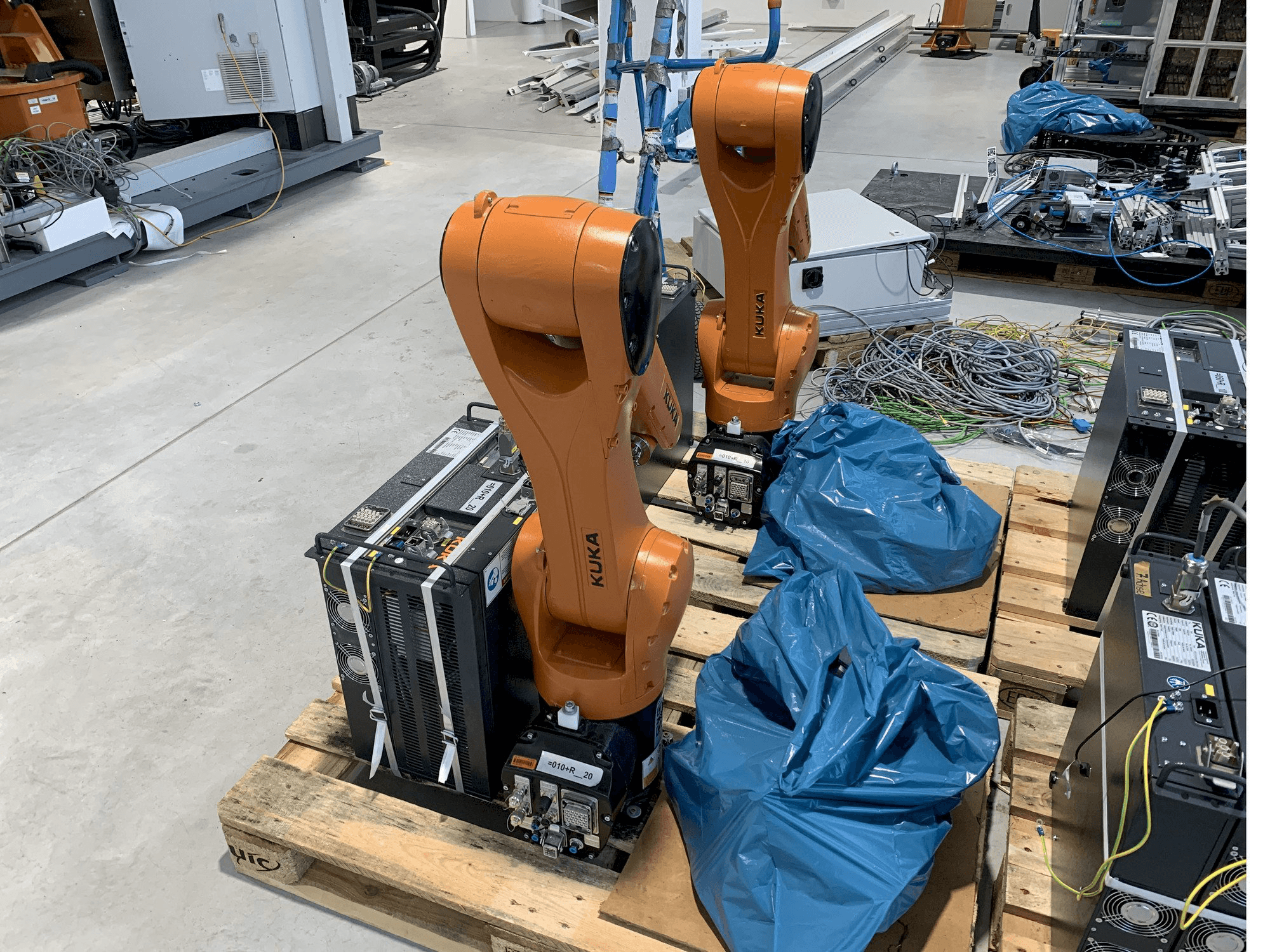 Front view of KUKA KR10 R1100 with KR C4 COMPACT Controller machine