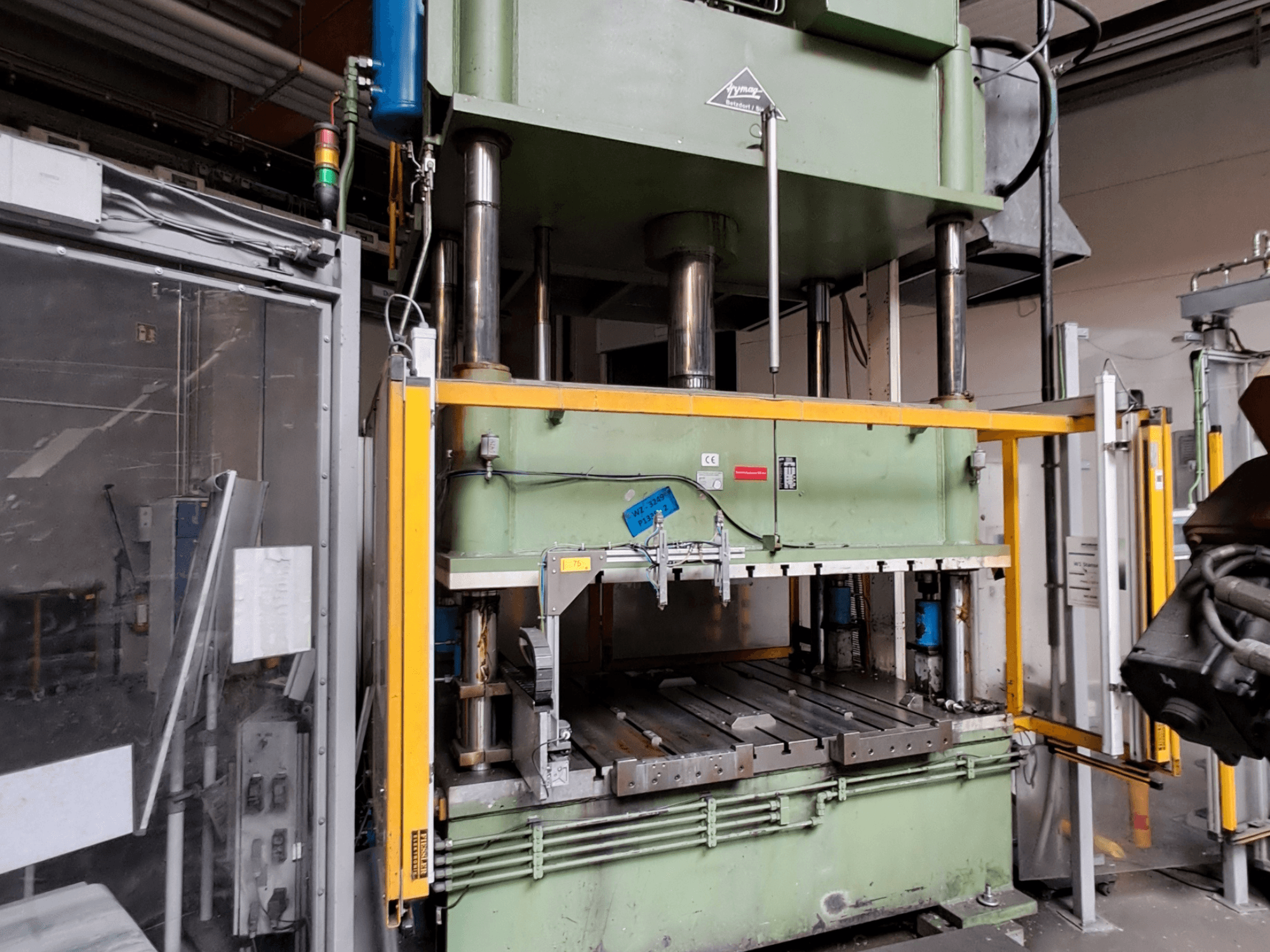 Metal press HS 4 160-K by Other, front view, featuring a large green frame, hydraulic cylinders, and safety guards.