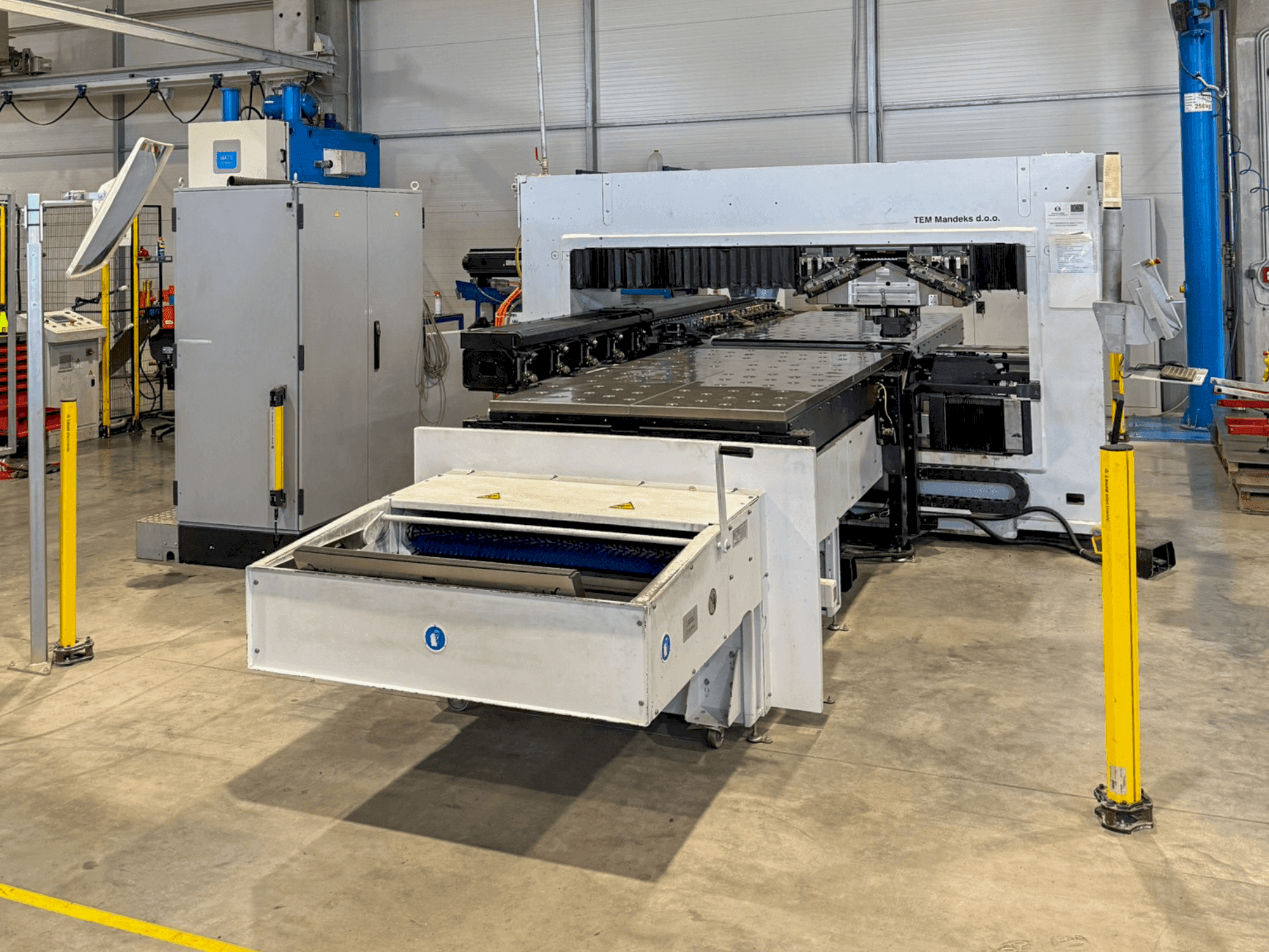 Front view of TRUMPF TruPunch 1000 (S19) machine