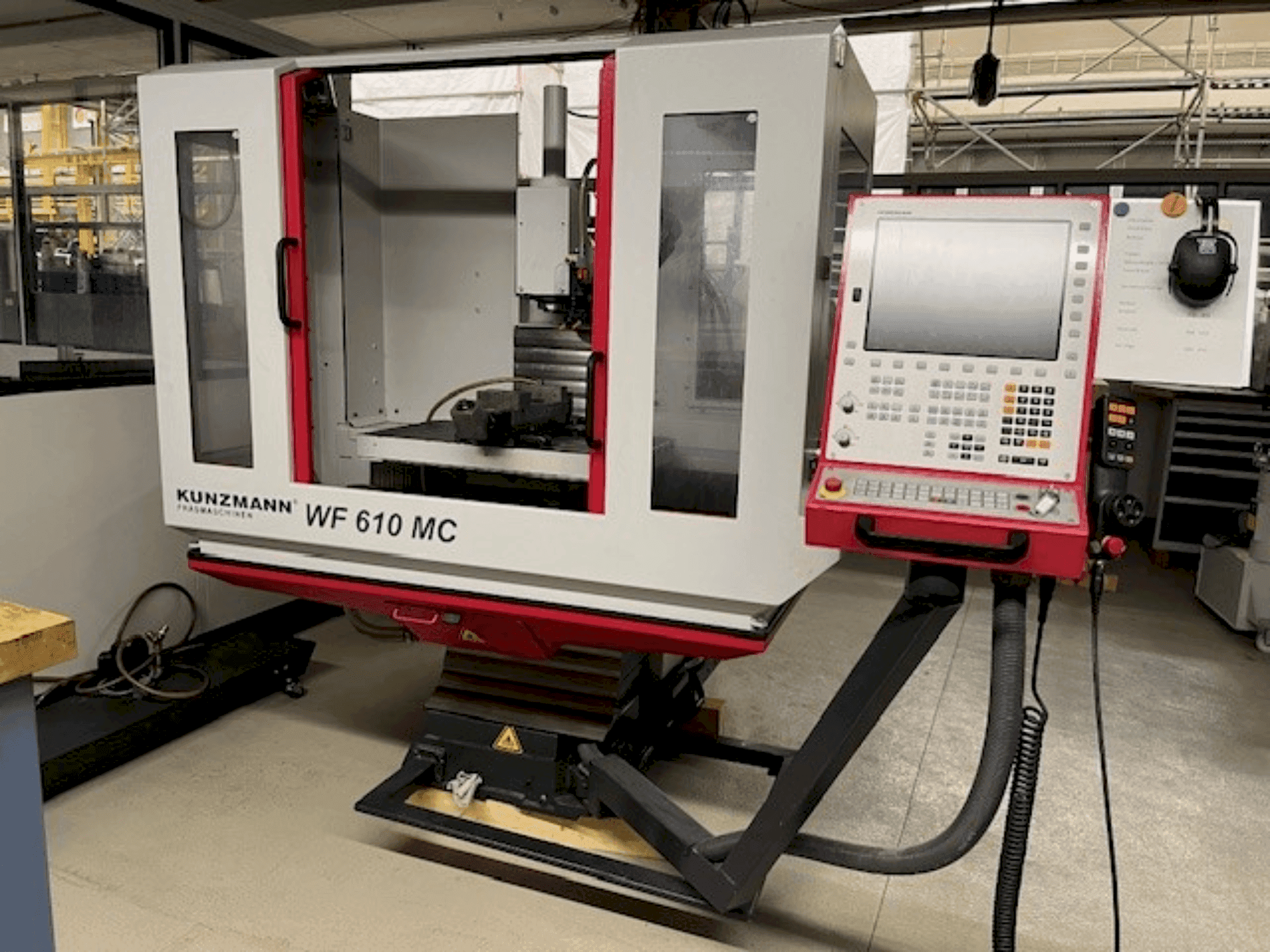 Front view of KUNZMANN WF 610MC machine