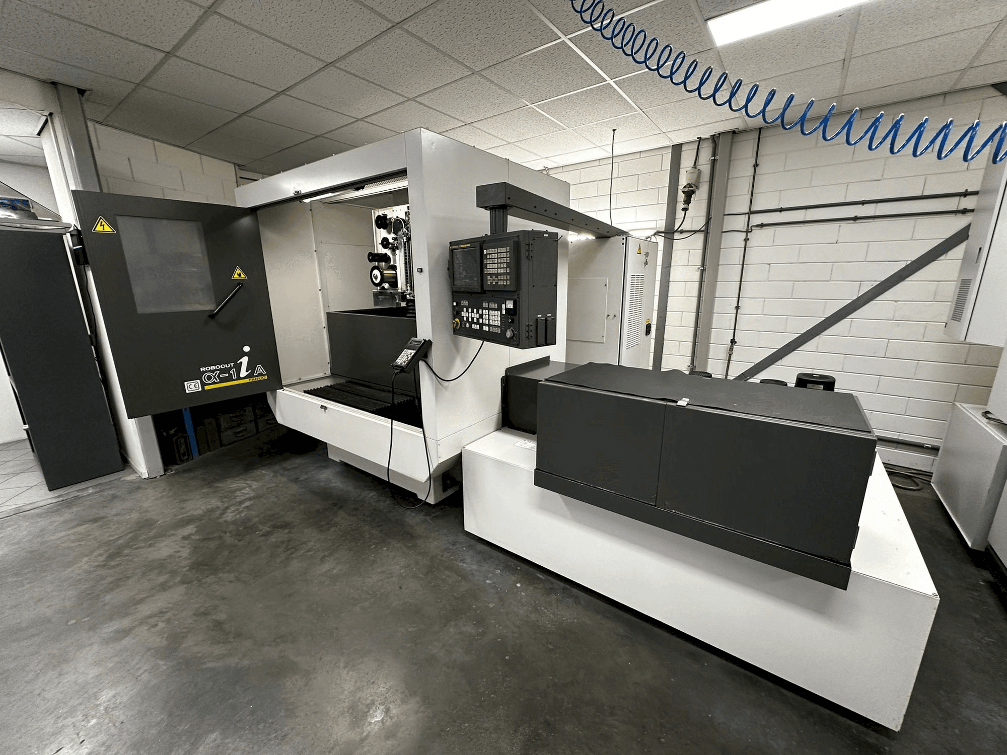 Front view of FANUC Robocut α-1iA machine