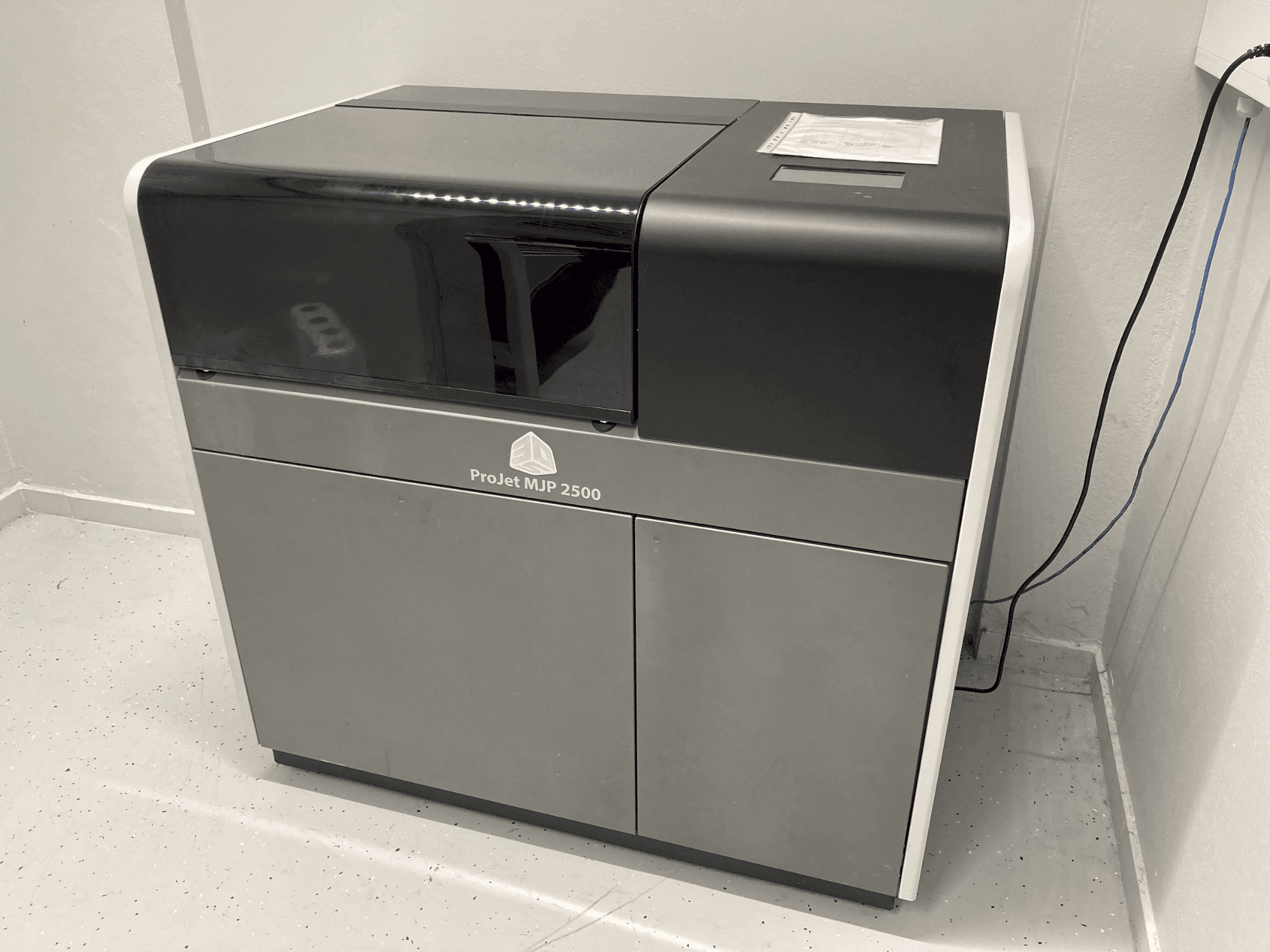 Front view of 3DSYSTEMS Projet 2500 Plus machine