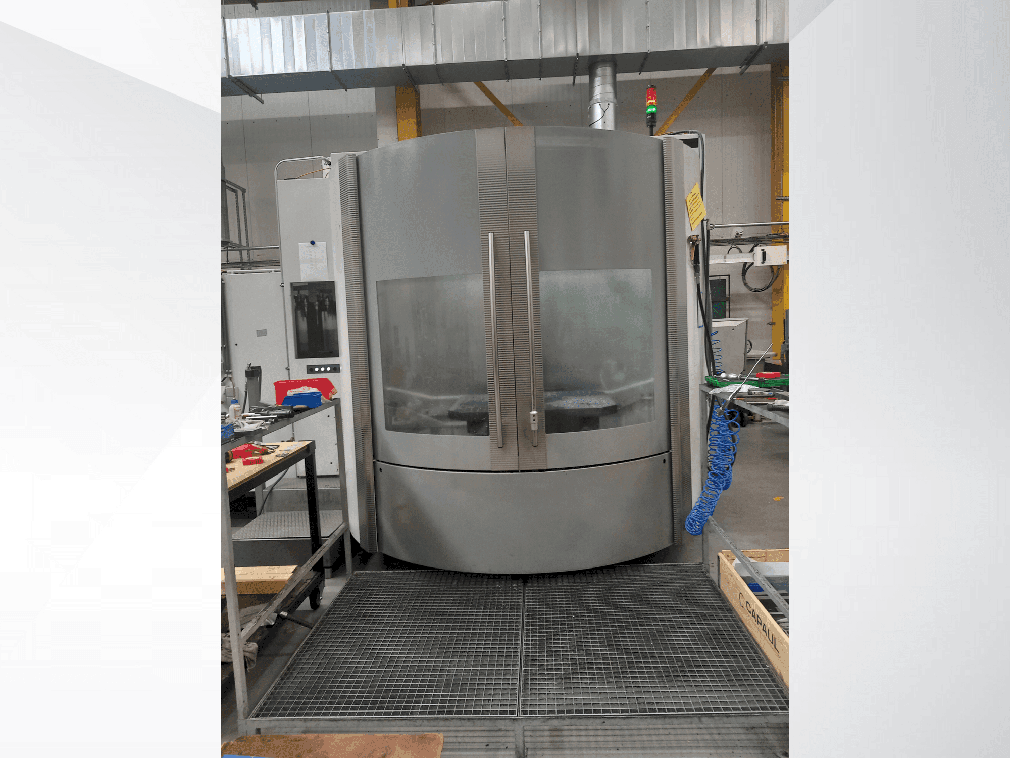 Front view of DMG DECKEL MAHO DMC 125U machine
