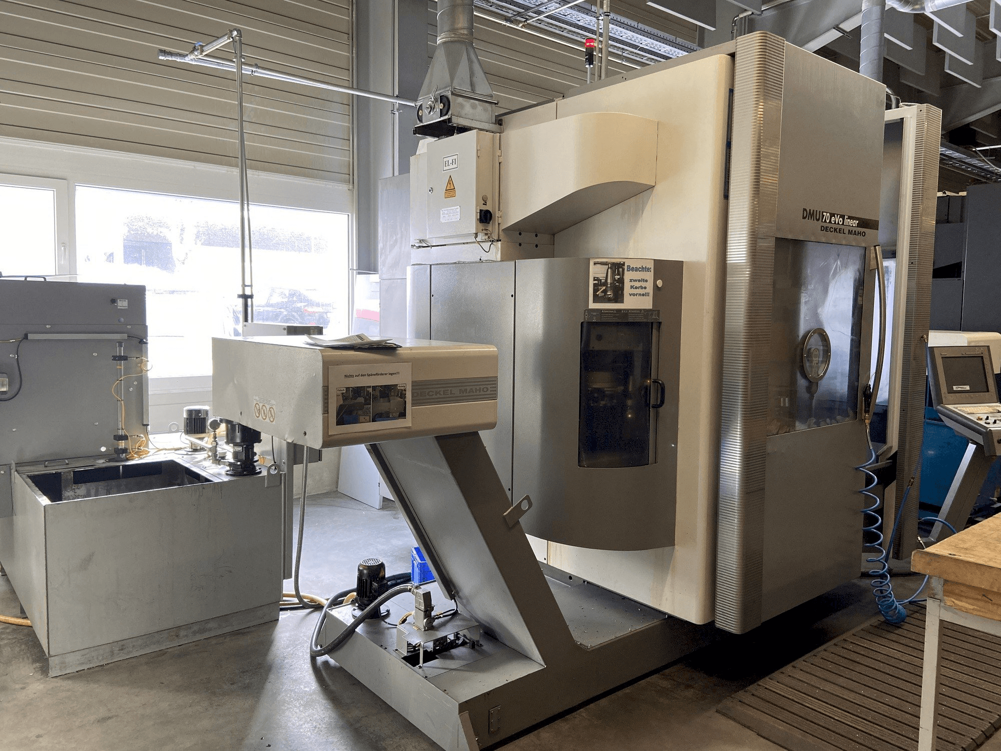 Front view of DECKEL MAHO DMU 70 eVo linear machine