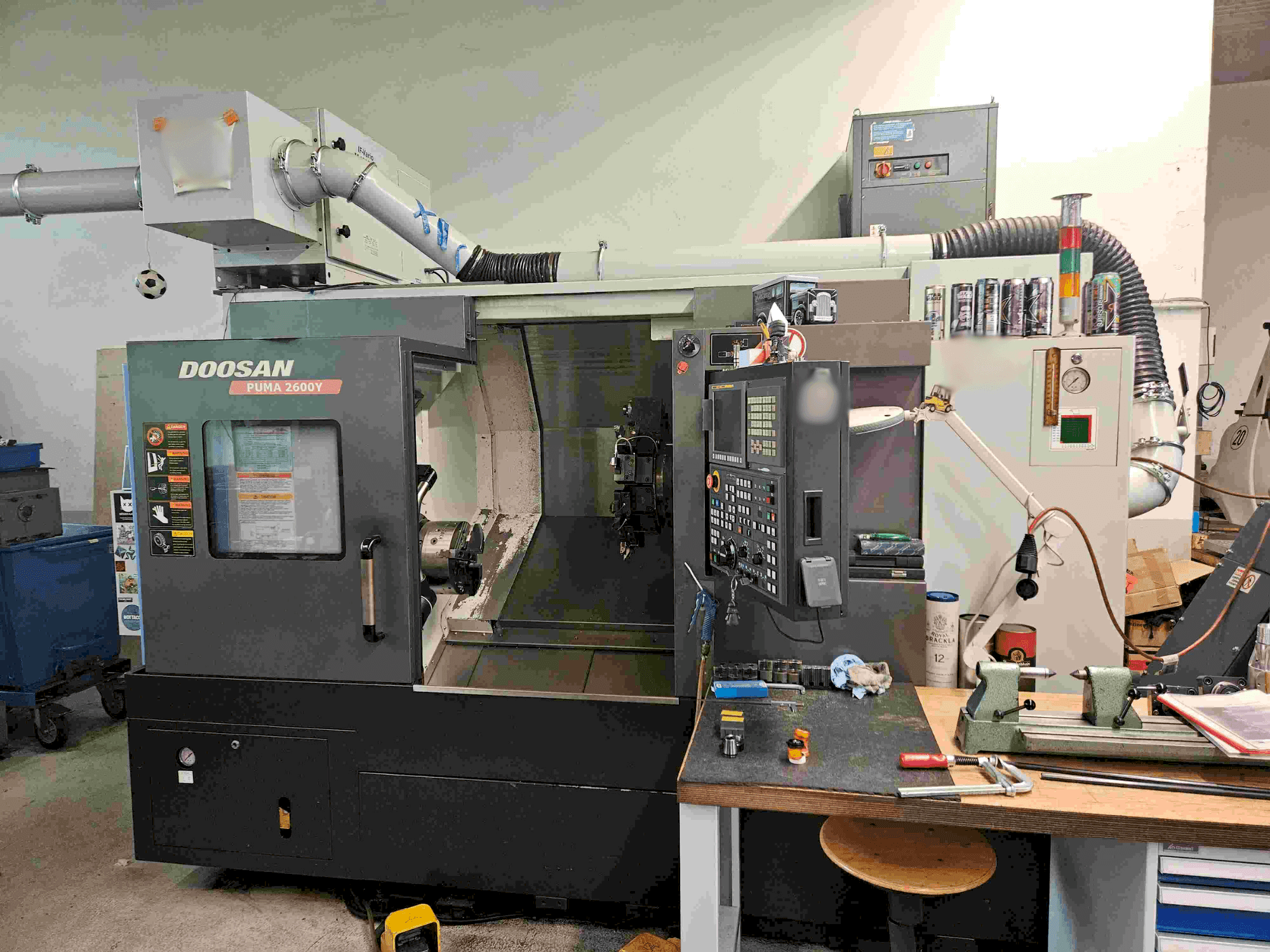 Front view of DOOSAN PUMA 2600Y machine