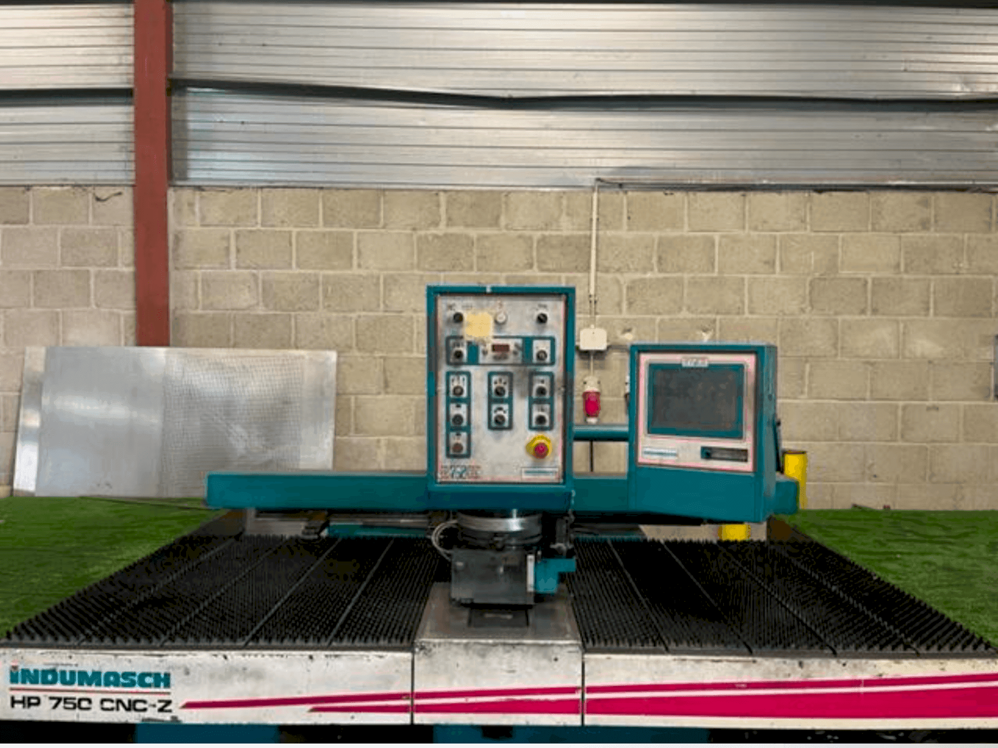 Front view of Indumasch HP 750 CNC/Z machine
