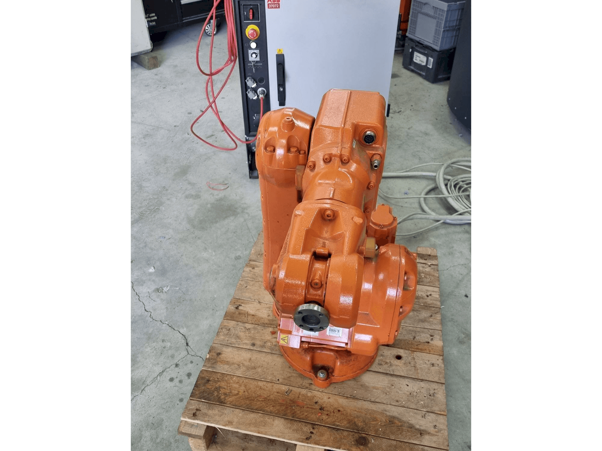 Front view of ABB IRB140 - IRC5 machine