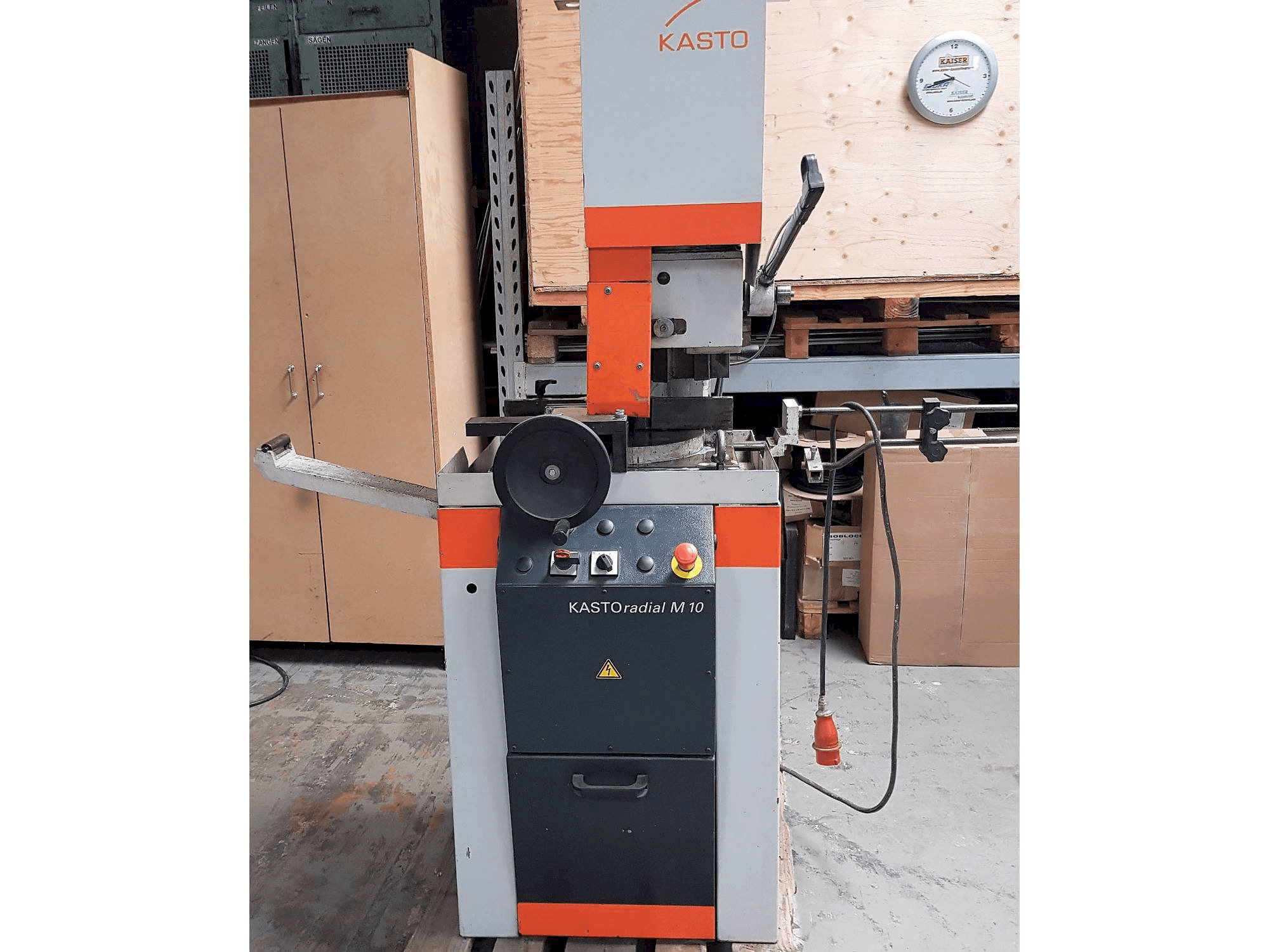 Front view of KASTO Radial M 10 machine