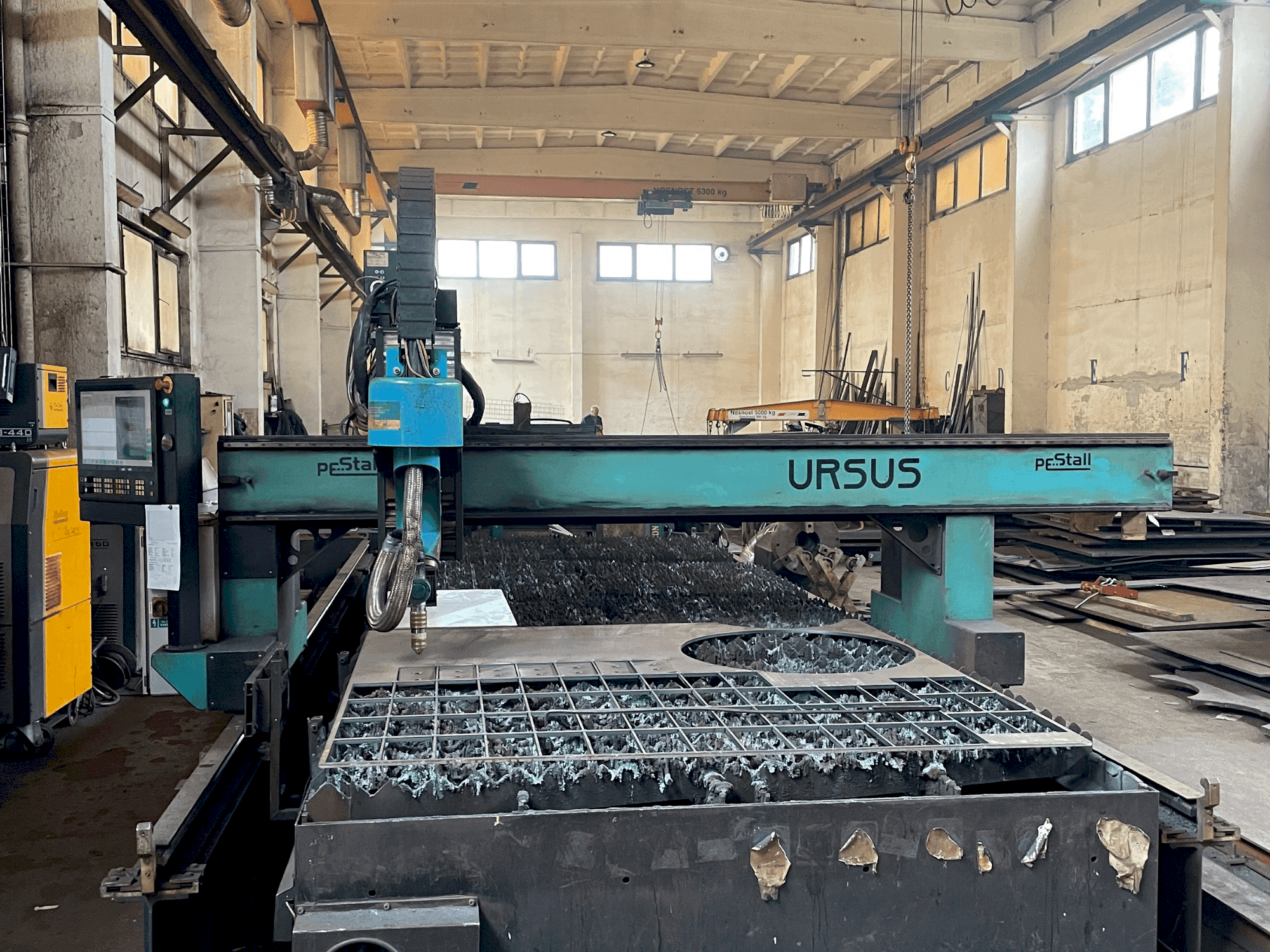 Front view of PESTALL Ursus machine