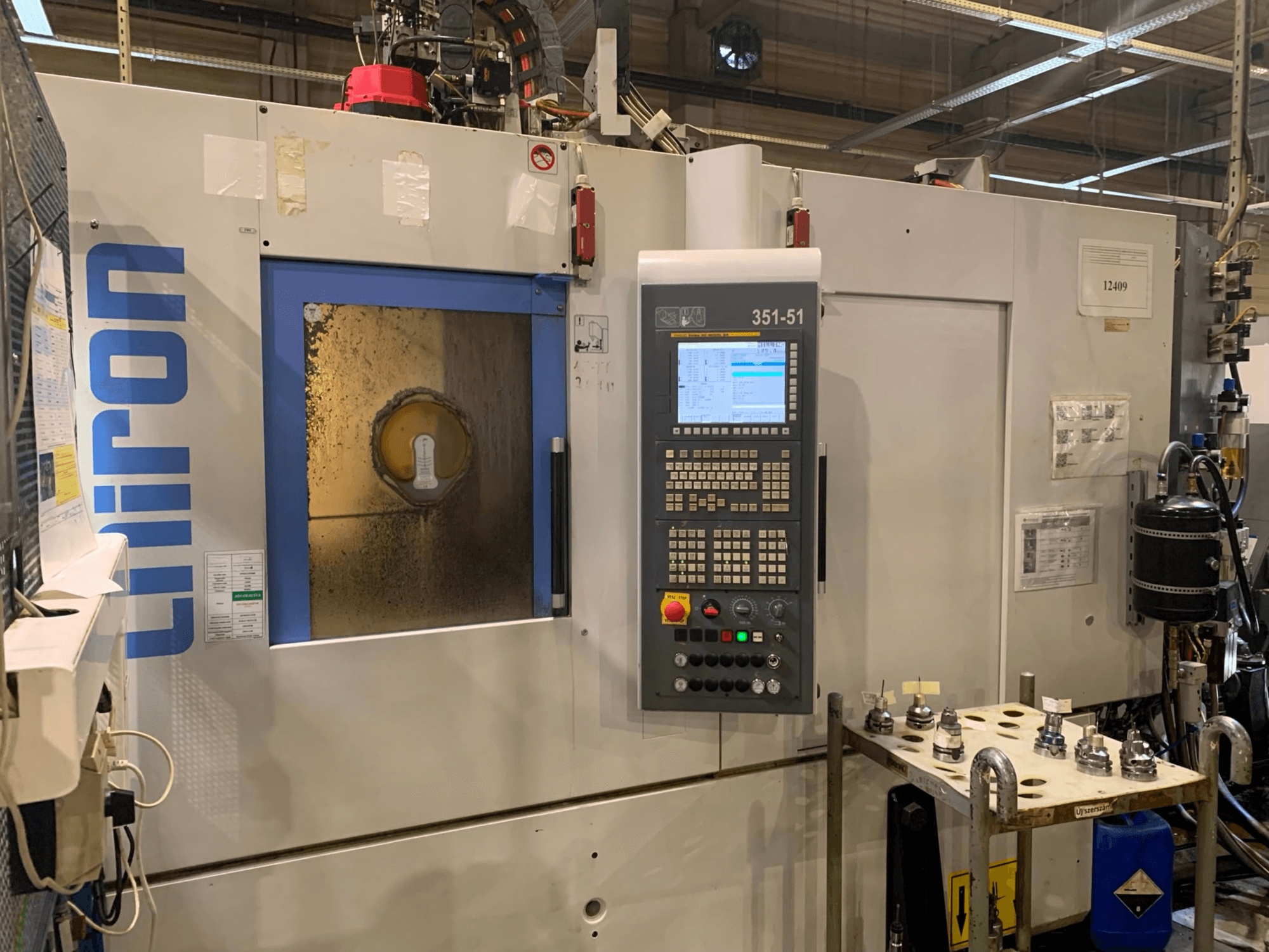 Vertical Machining Centre CHIRON DZ15W MAGNUM HS, front view showing control panel and machining area with tooling.