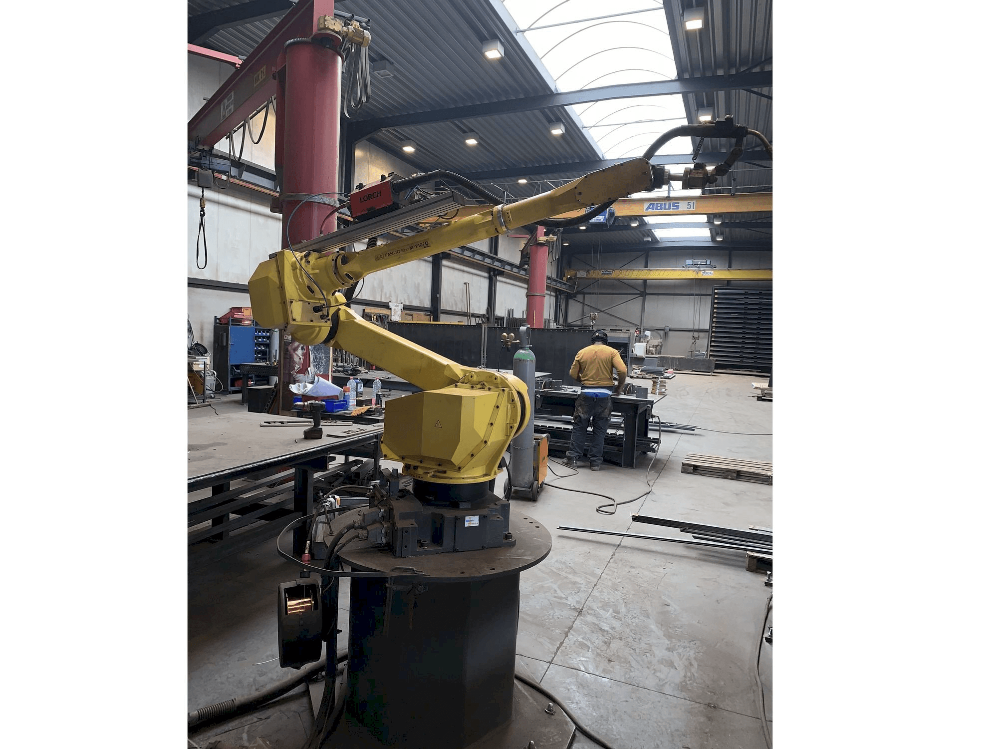 Front view of FANUC M-710 iC 20L machine