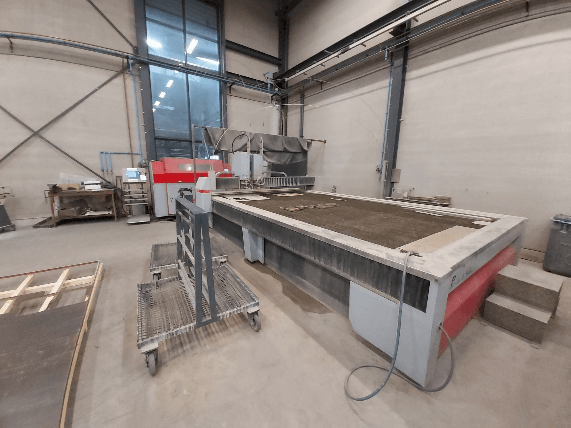 Front view of Resato PJE-4-4000 waterjet machine