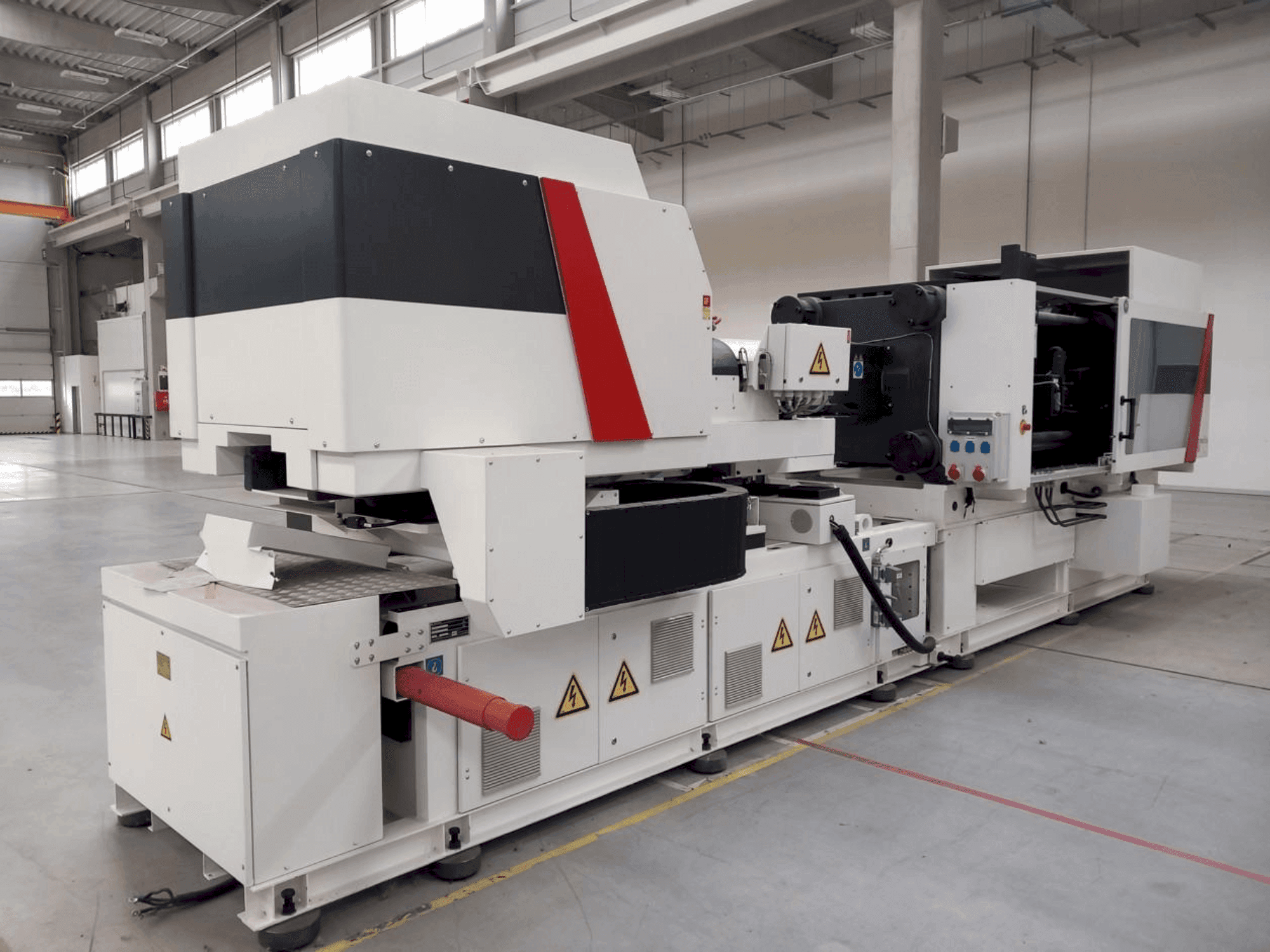 Front view of Milacron Elektron Evo 350 machine