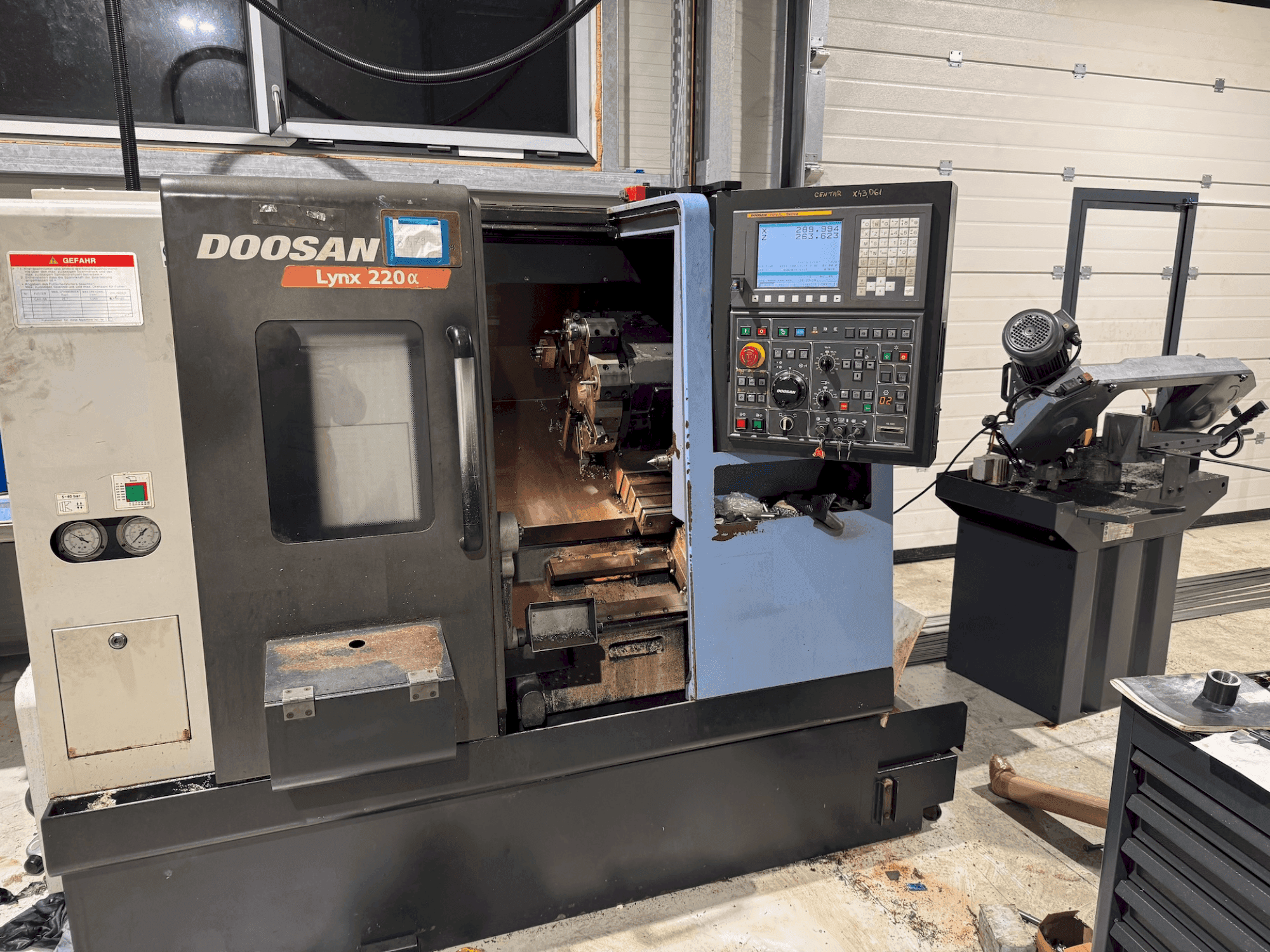 Front view of DOOSAN Lynx 220 Alpha machine