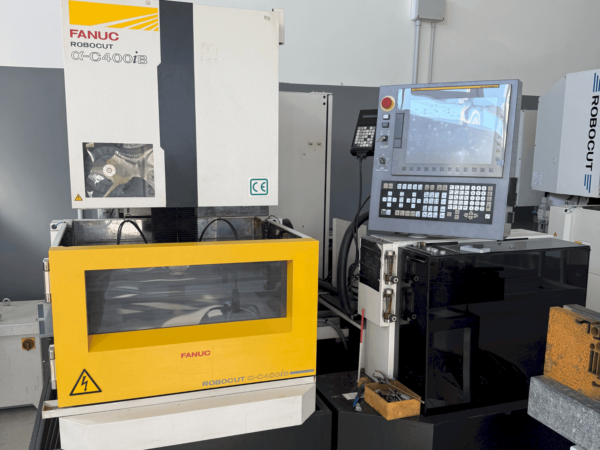 Front view of FANUC Robocut alpha-C400iB machine