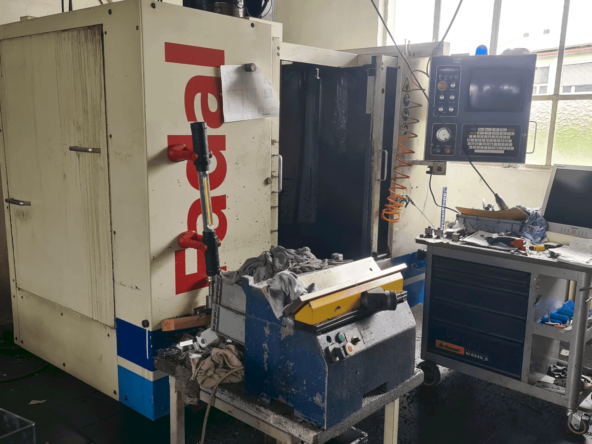 Front view of FADAL 910 machine