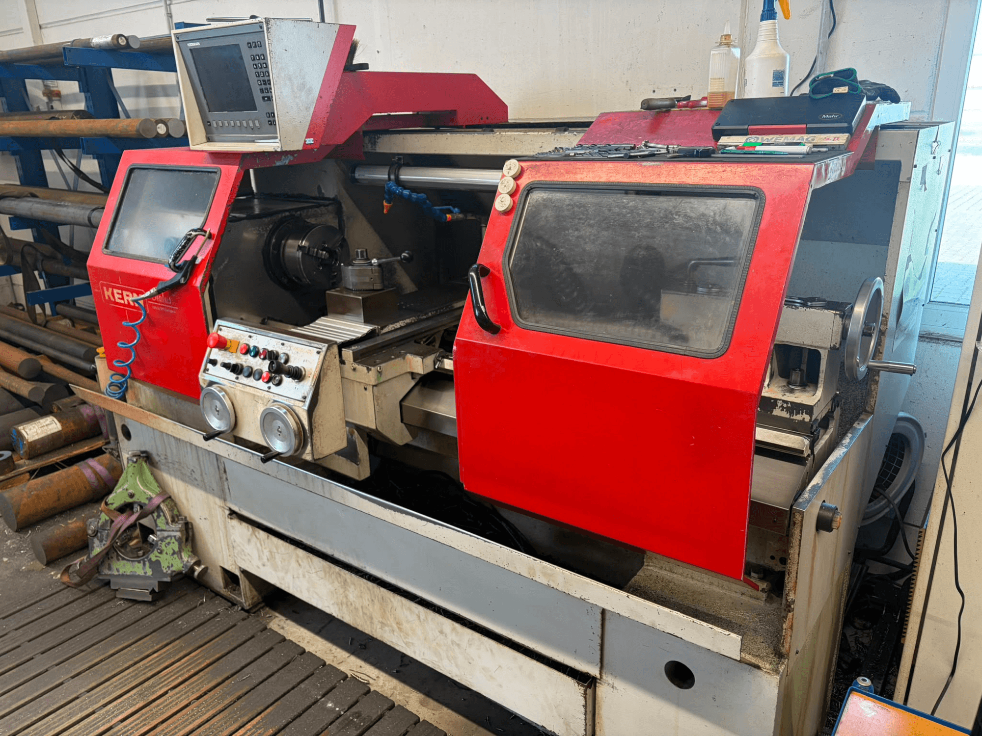Horizontal turning machine KERN Status, front view, with red housing, control panel, and visible spindle; suitable for metalworking.