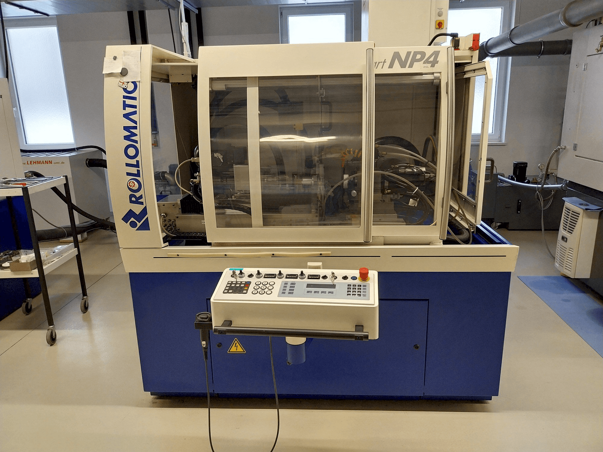 Front view of ROLLOMATIC NP4 machine